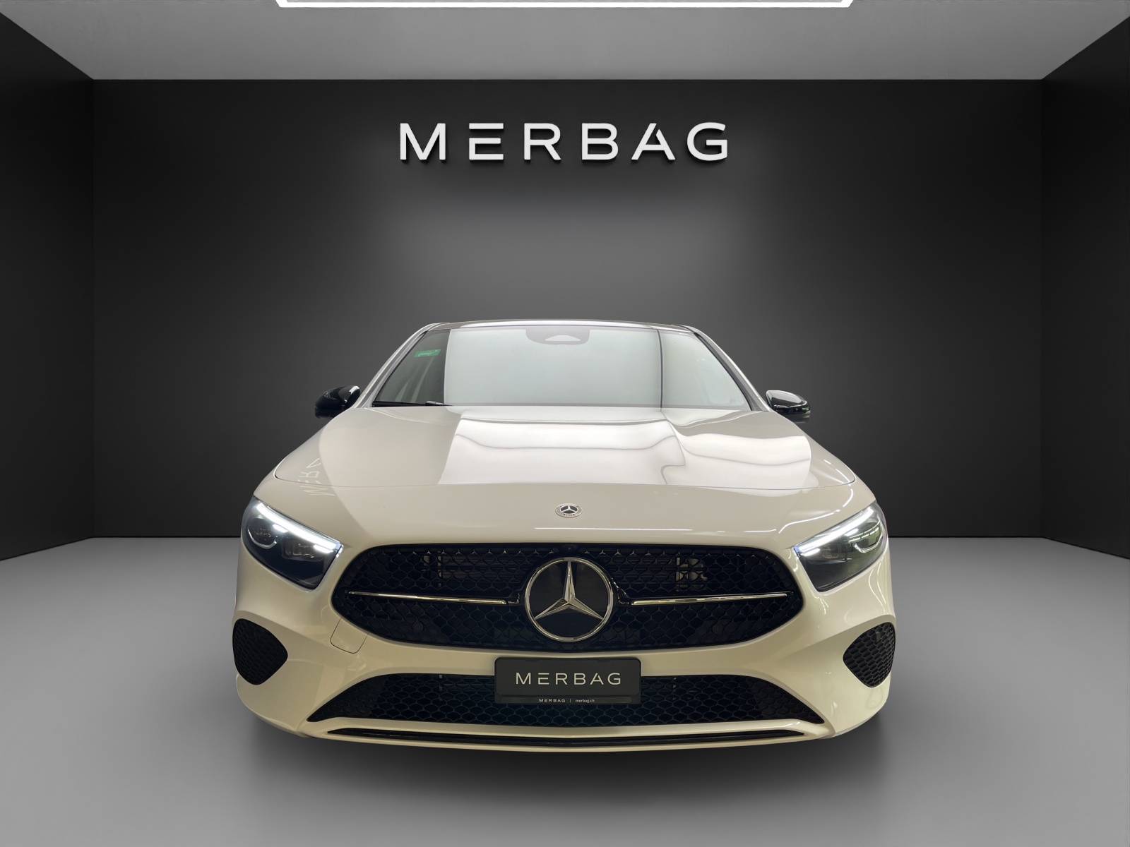 MERCEDES-BENZ A 250 e Kompaktlimousine with EQ Hybrid-image-1