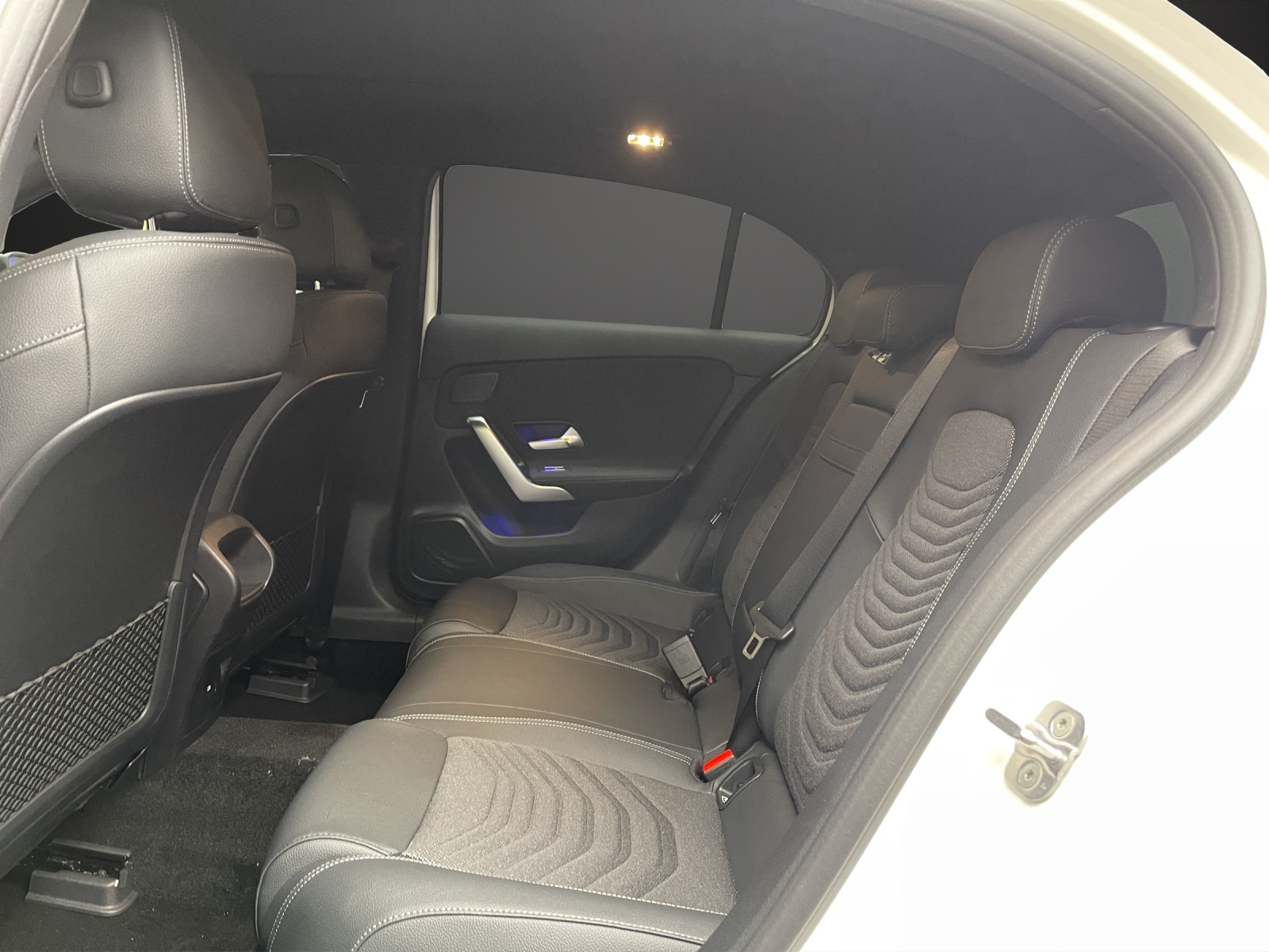 MERCEDES-BENZ A 250 e Kompaktlimousine with EQ Hybrid-image-7