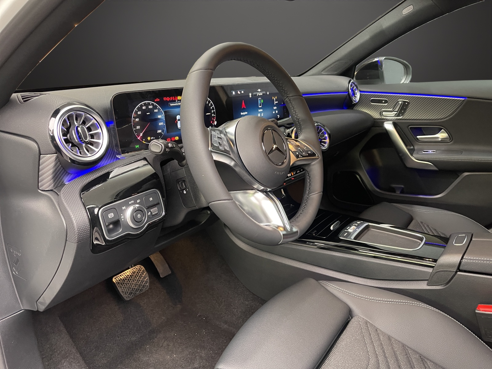 MERCEDES-BENZ A 250 e Kompaktlimousine with EQ Hybrid-image-5