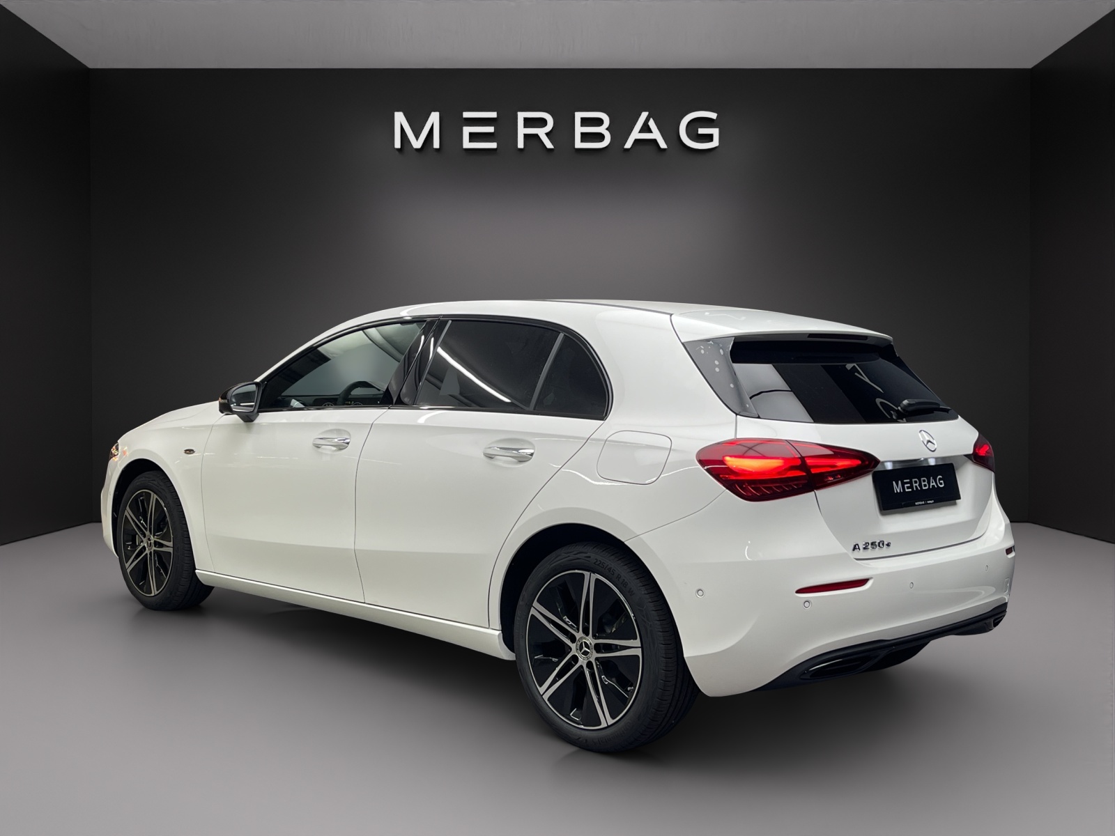 MERCEDES-BENZ A 250 e Kompaktlimousine with EQ Hybrid-image-3