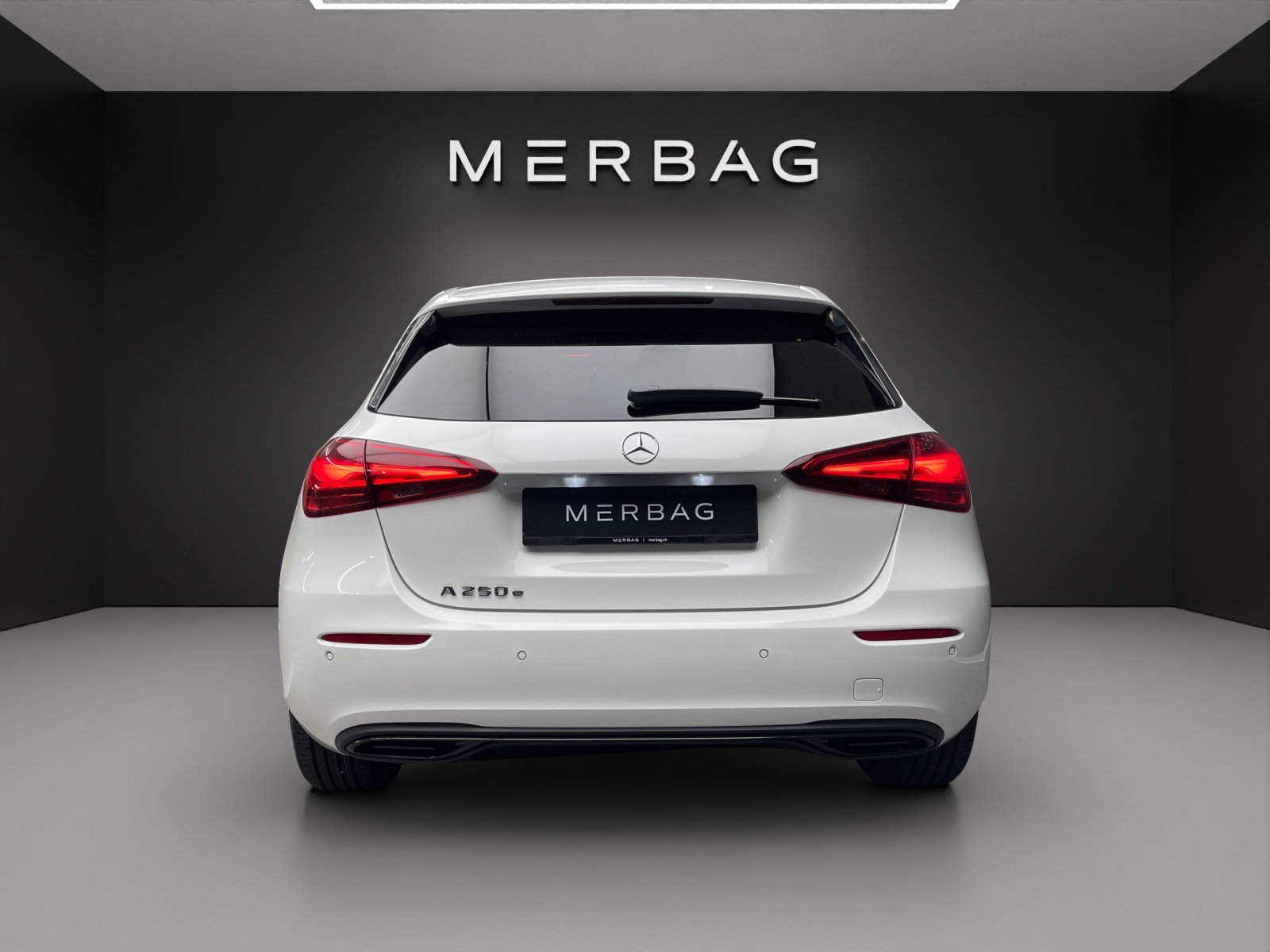 MERCEDES-BENZ A 250 e Kompaktlimousine with EQ Hybrid-image-4