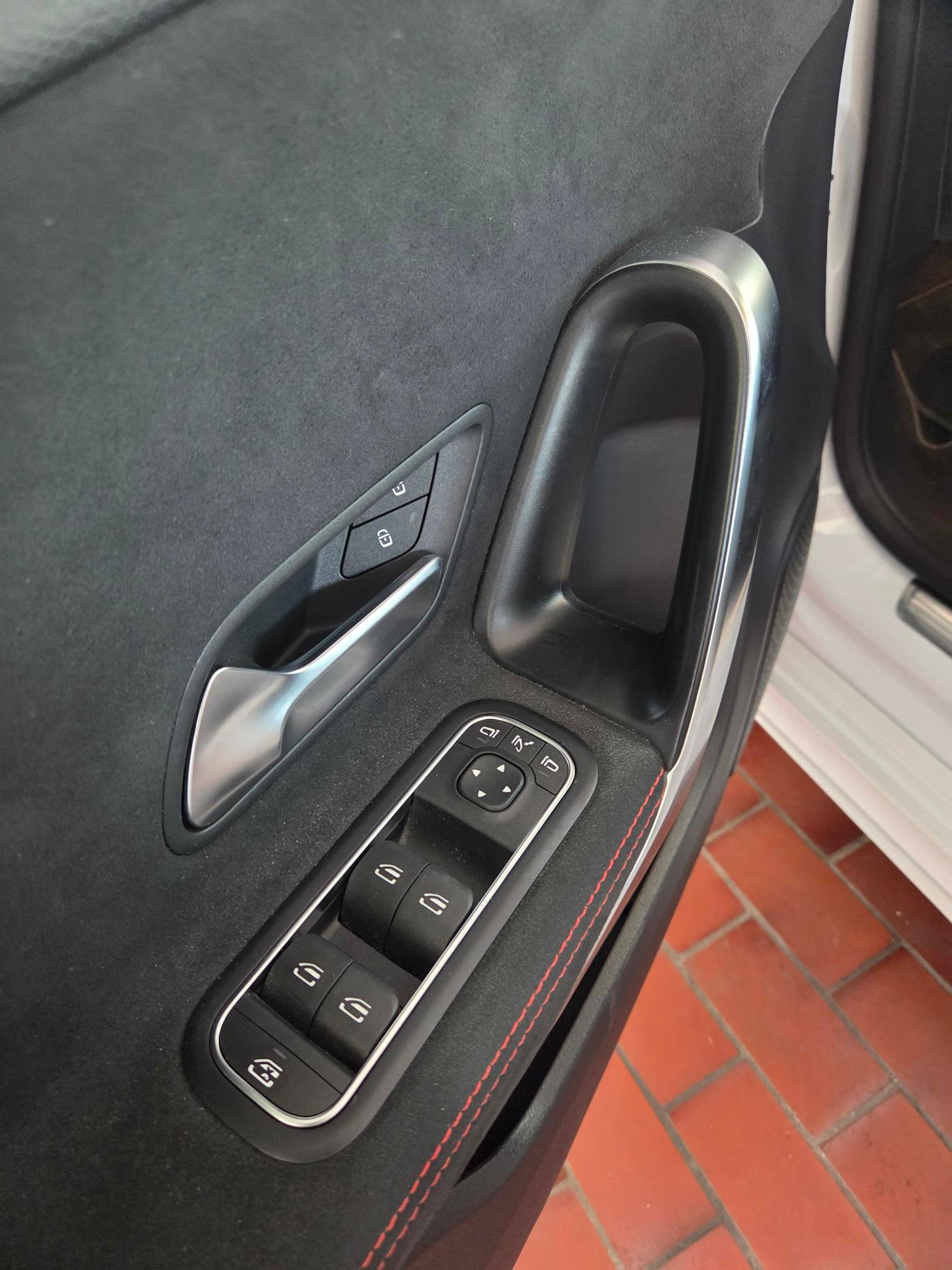 MERCEDES-BENZ A 220 AMG Line-image-7