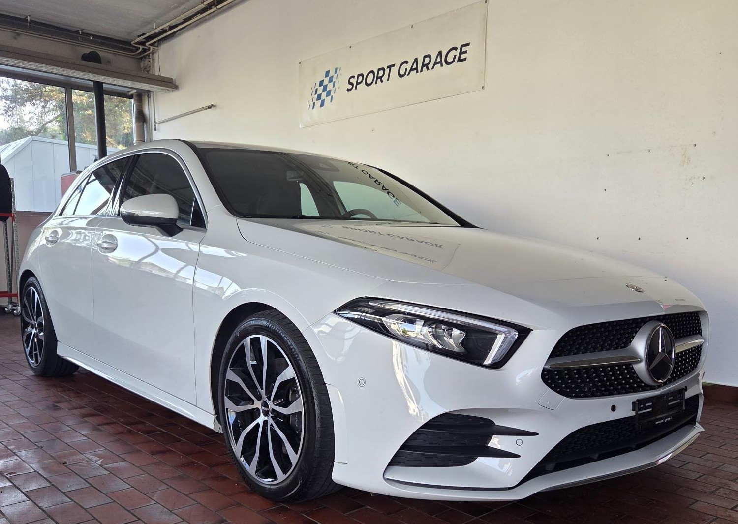 MERCEDES-BENZ A 220 AMG Line-image-0