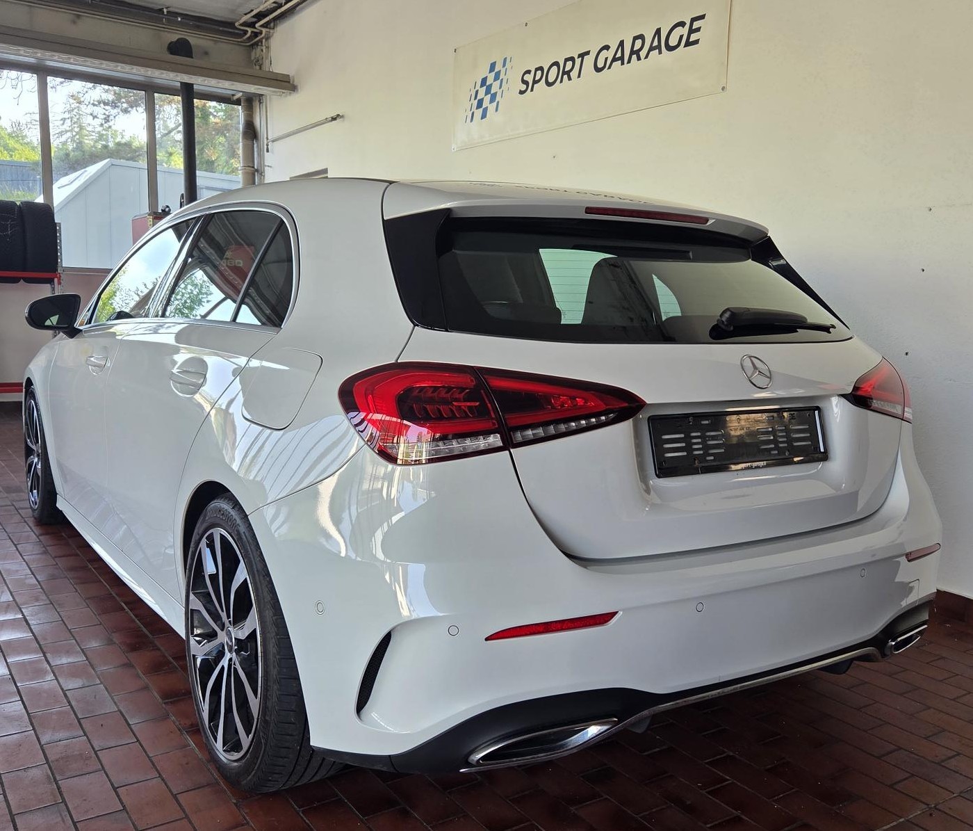 MERCEDES-BENZ A 220 AMG Line-image-2