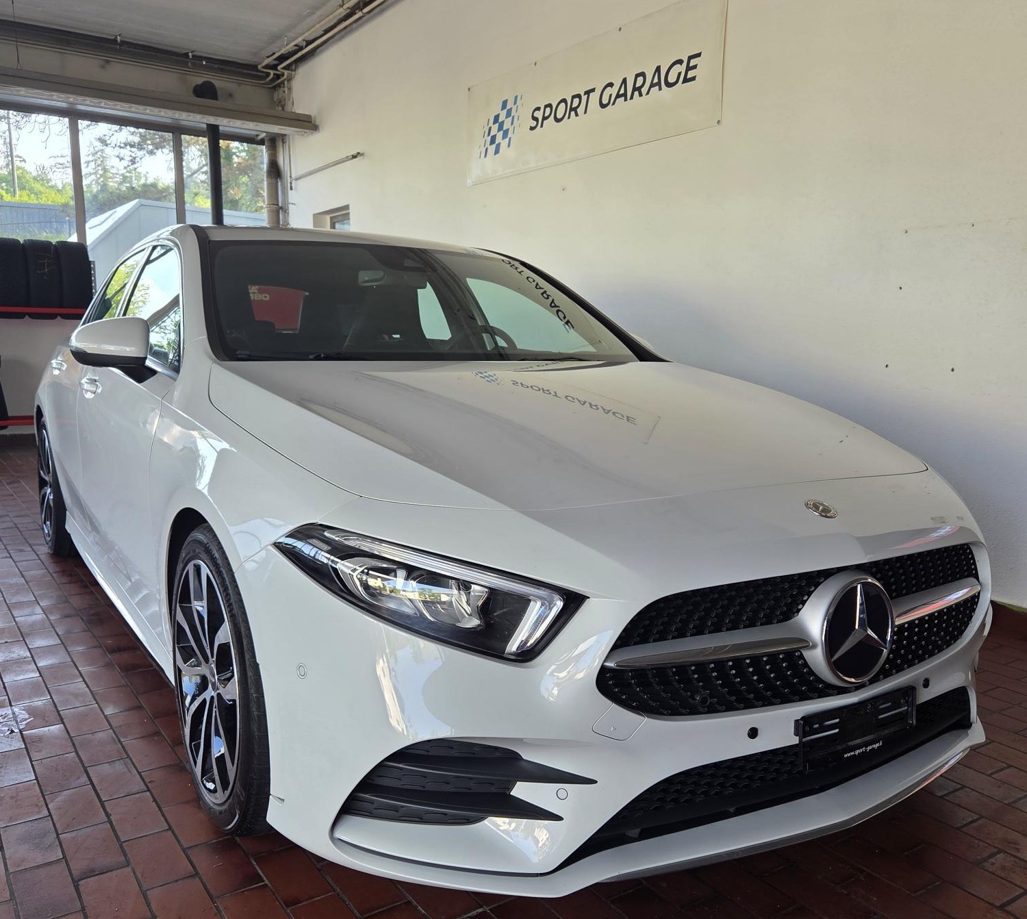 MERCEDES-BENZ A 220 AMG Line-image-1
