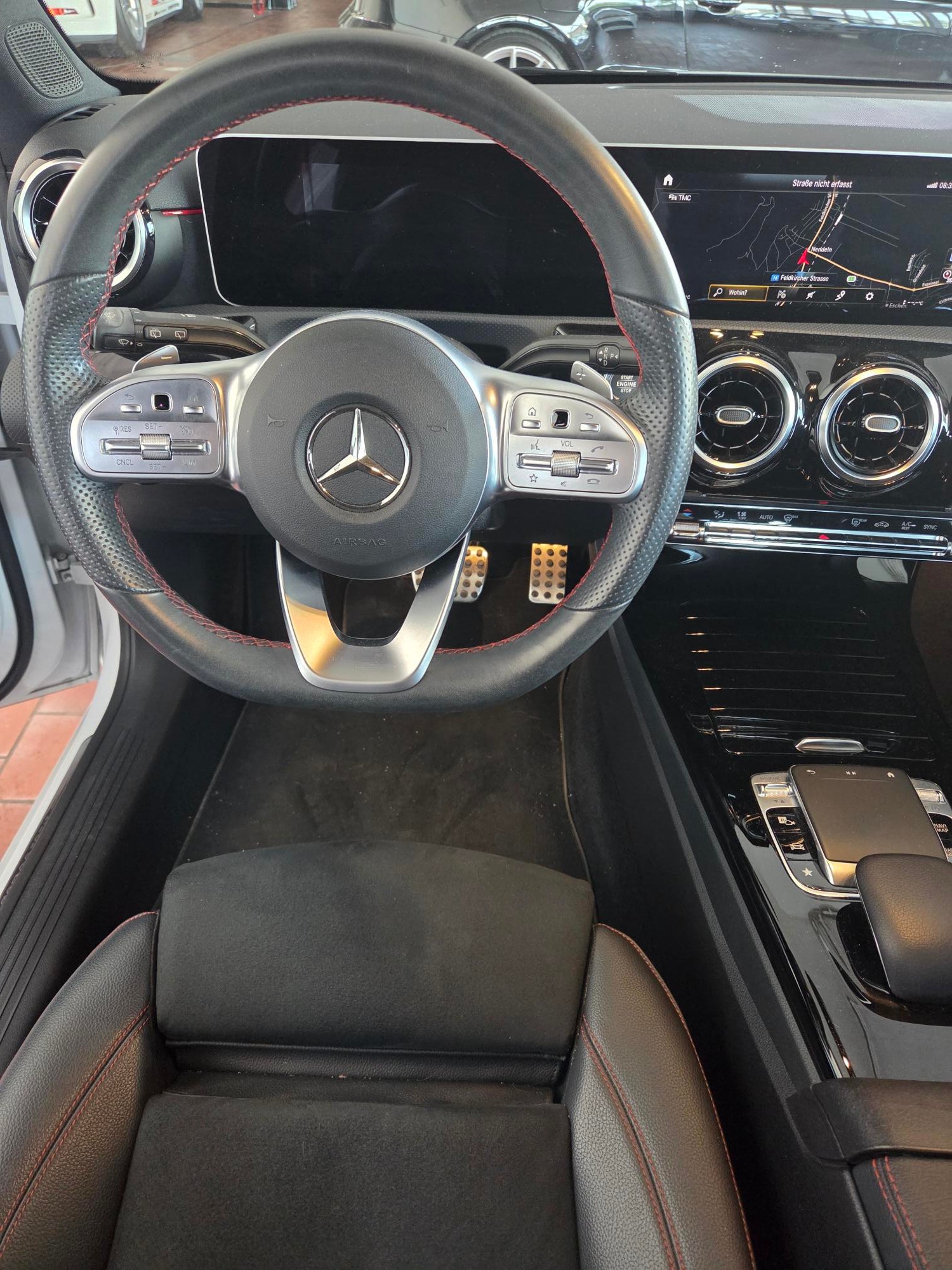 MERCEDES-BENZ A 220 AMG Line-image-5