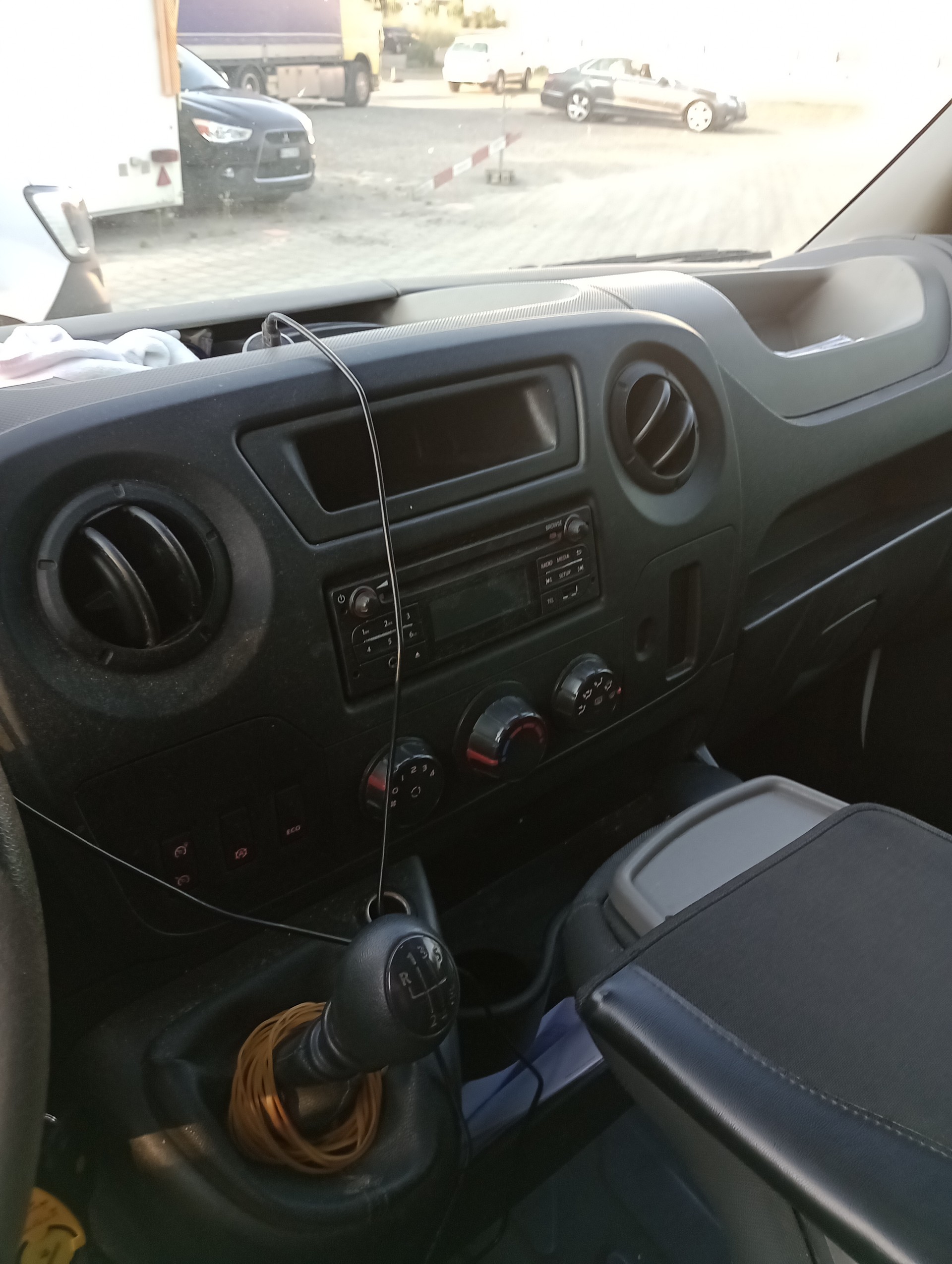 RENAULT 2.3 dCi 145 TwinTurbo-image-1