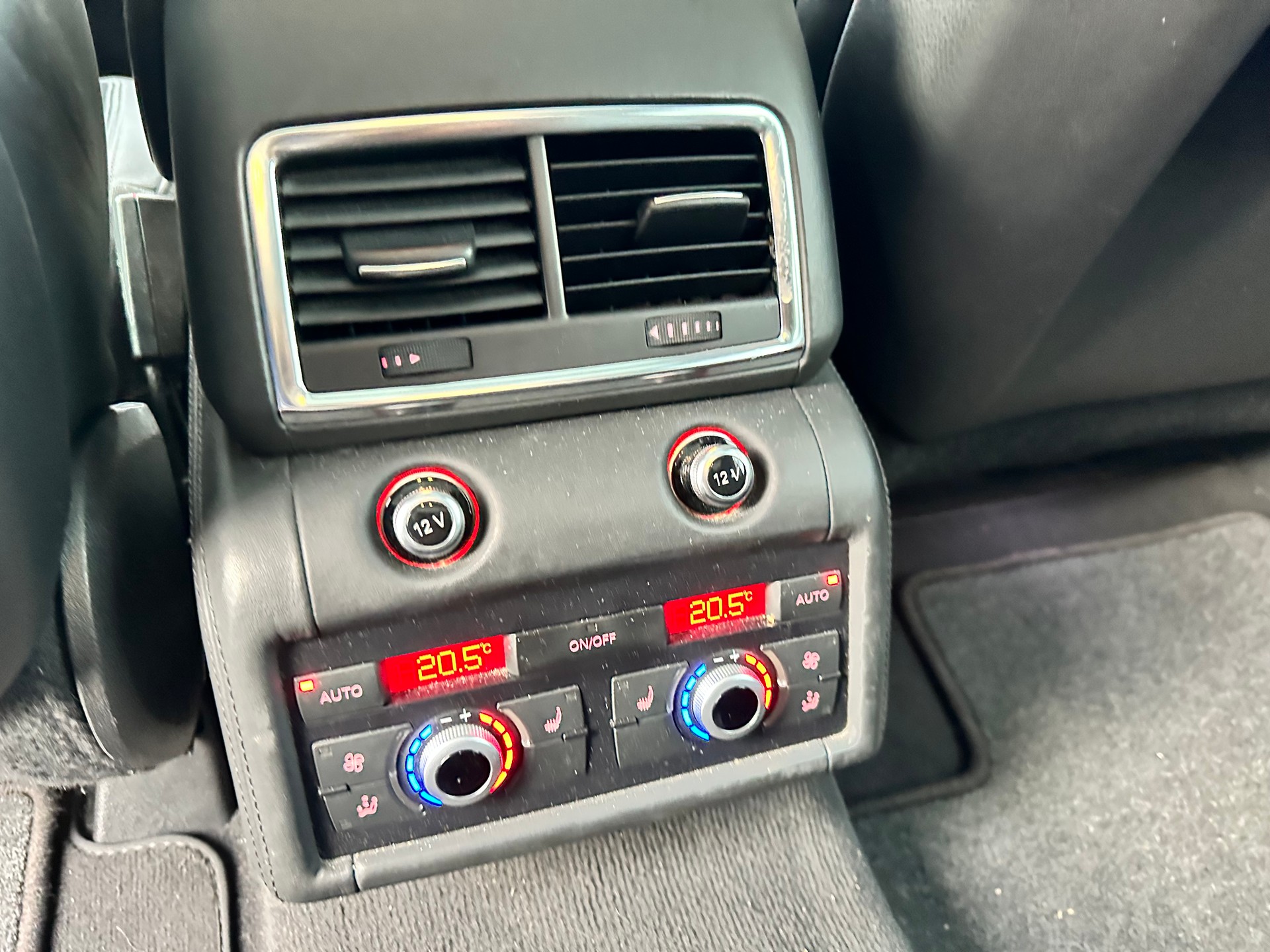 AUDI Q7 4.2 TDI quattro tiptronic-image-11