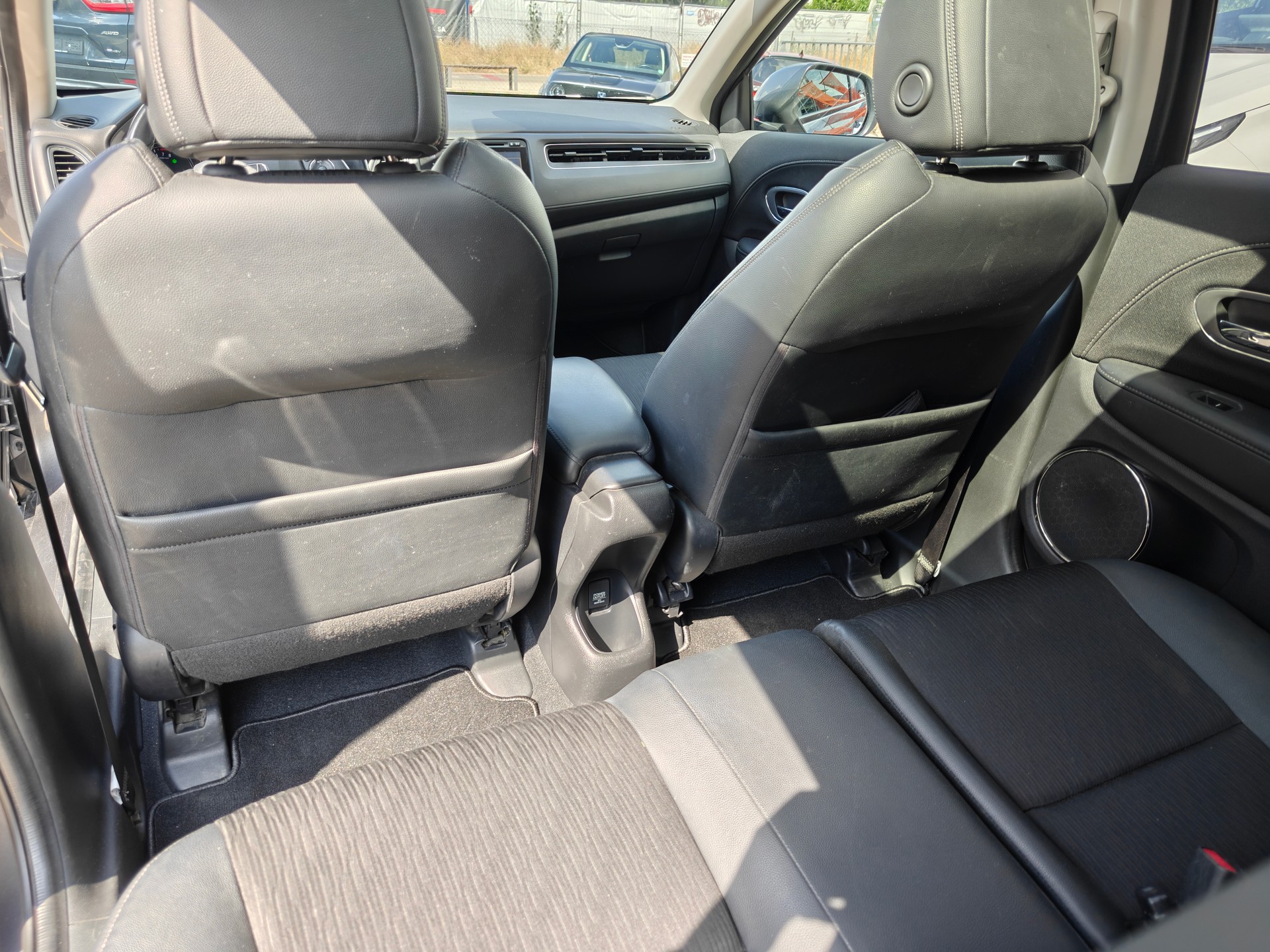 HONDA HR-V 1.5i-VTEC Executive-image-6