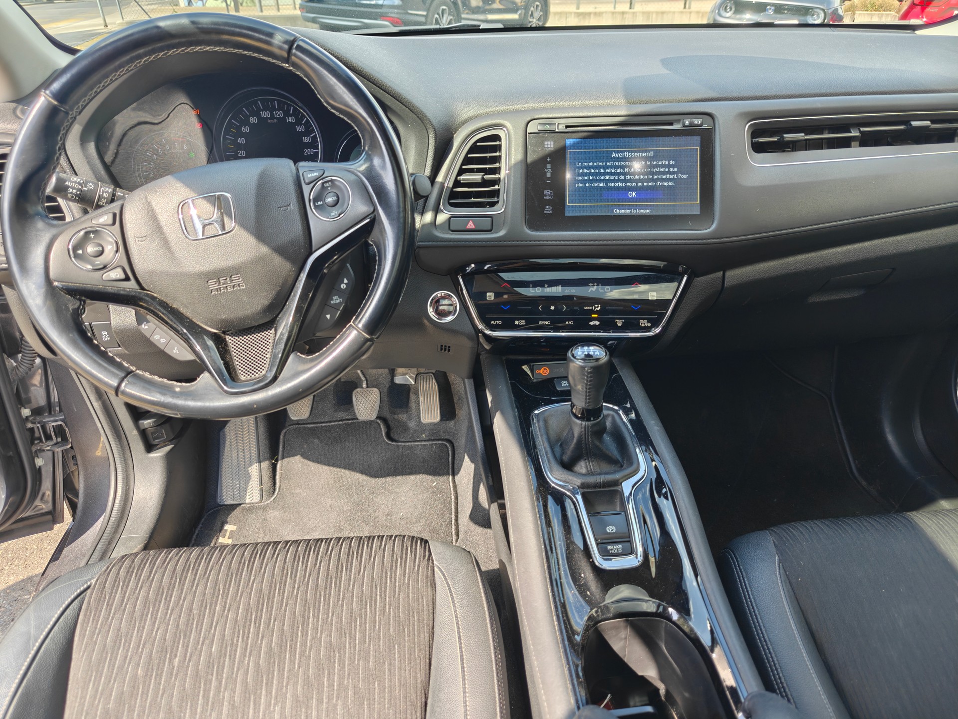 HONDA HR-V 1.5i-VTEC Executive-image-2