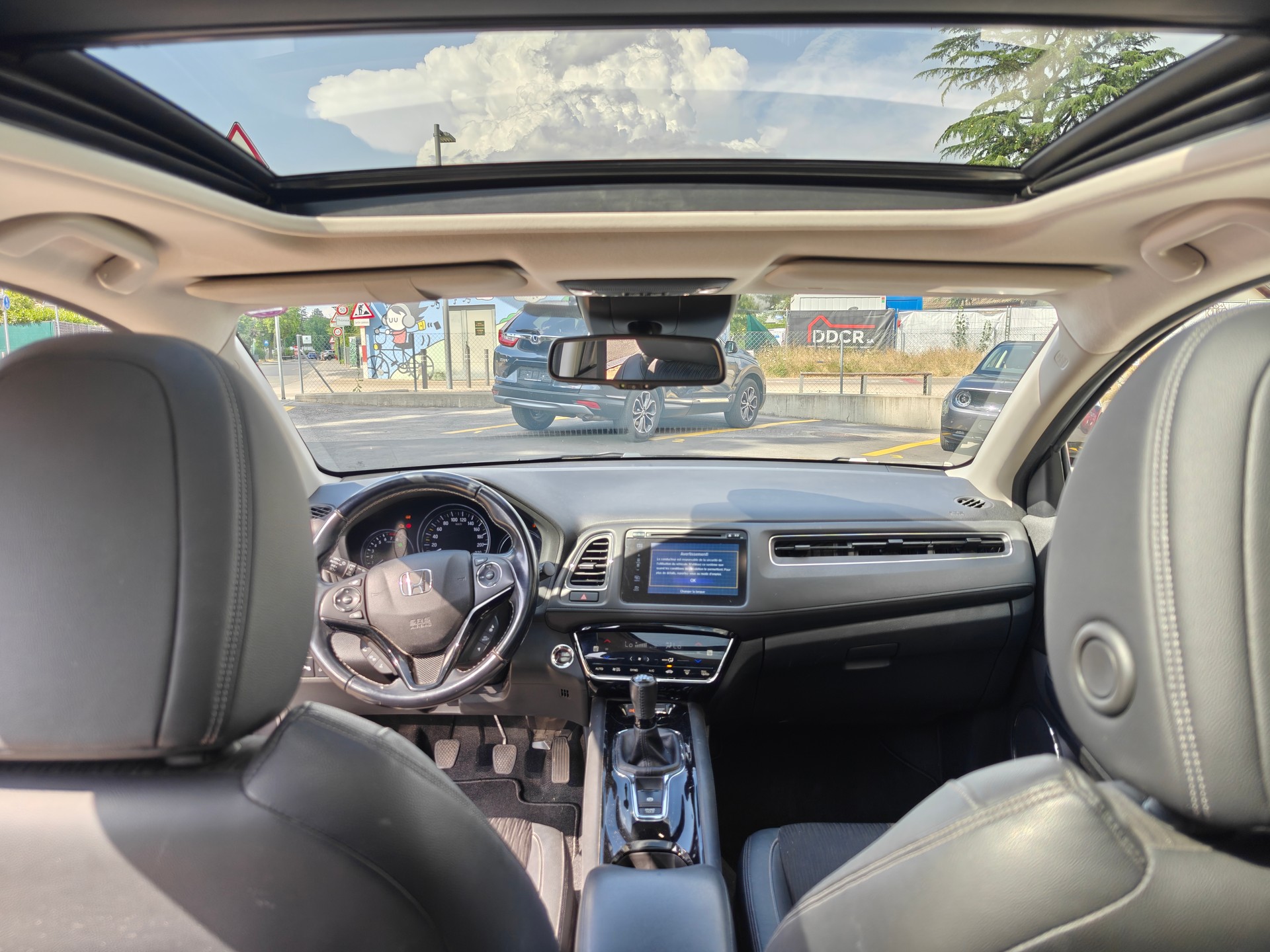 HONDA HR-V 1.5i-VTEC Executive-image-1