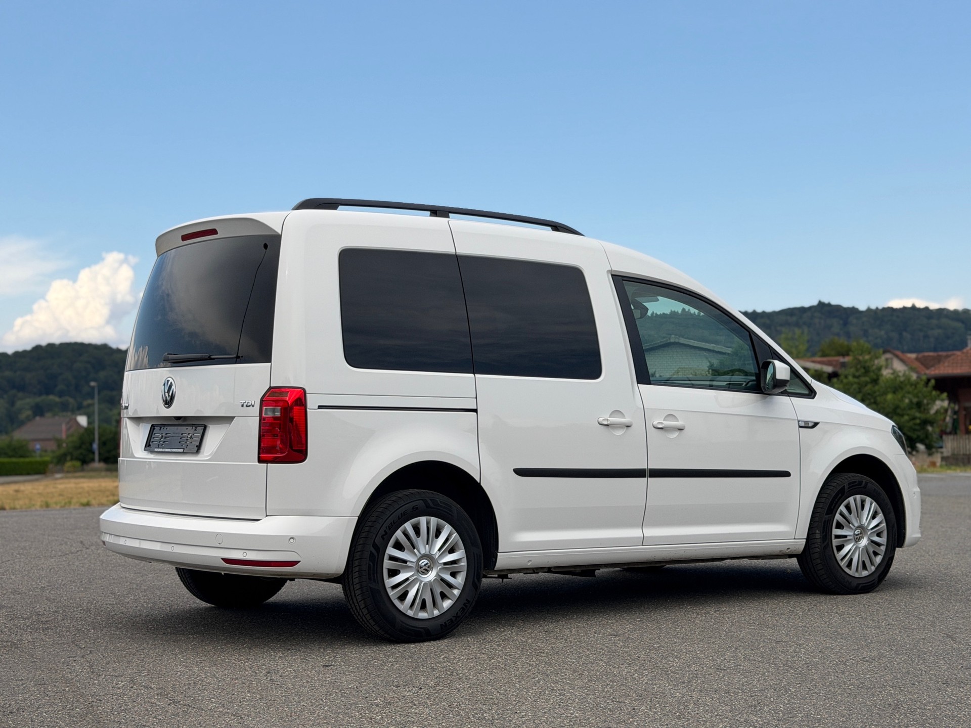VW Caddy 2.0 TDI Highline DSG-image-3
