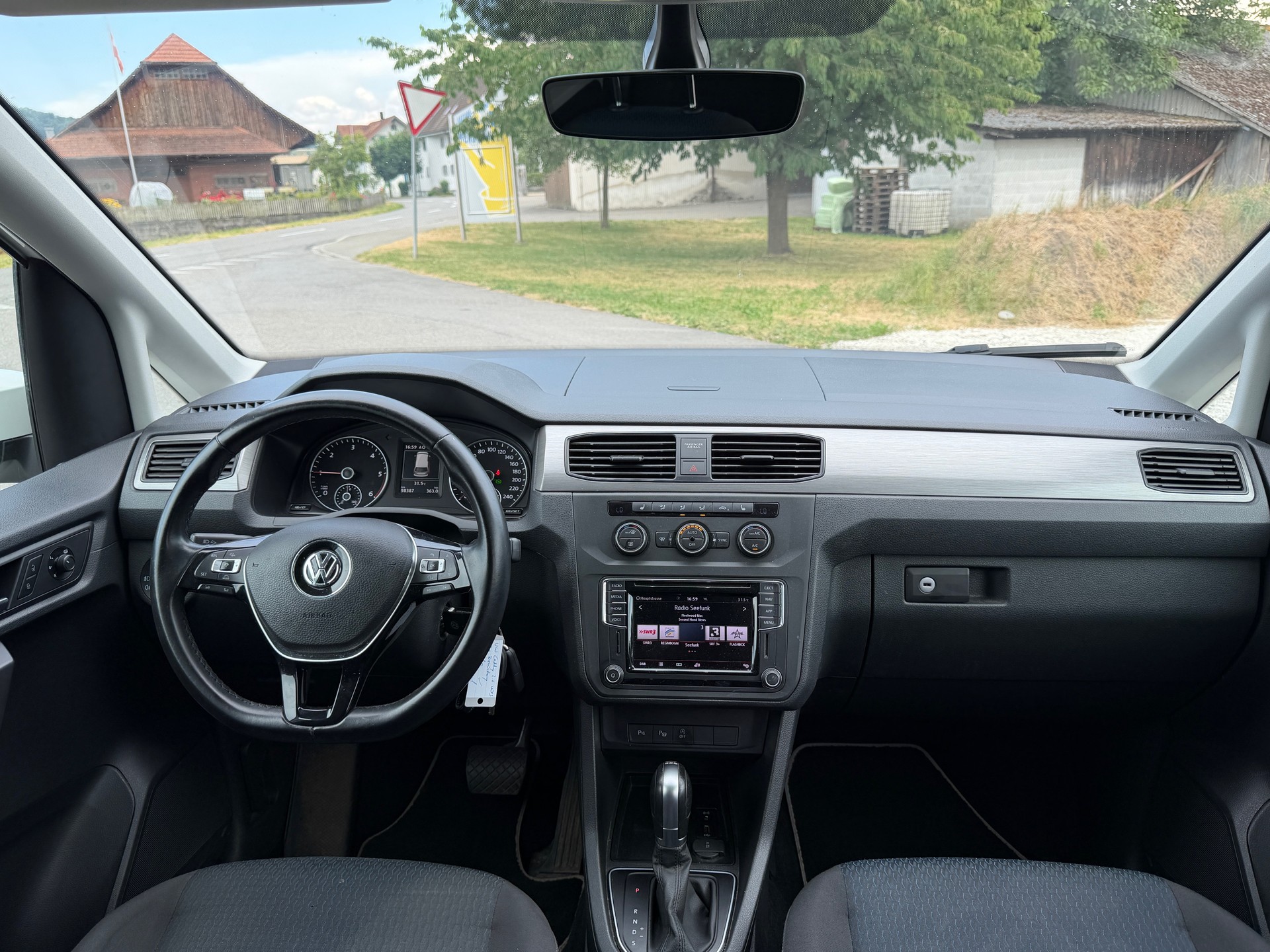 VW Caddy 2.0 TDI Highline DSG-image-6