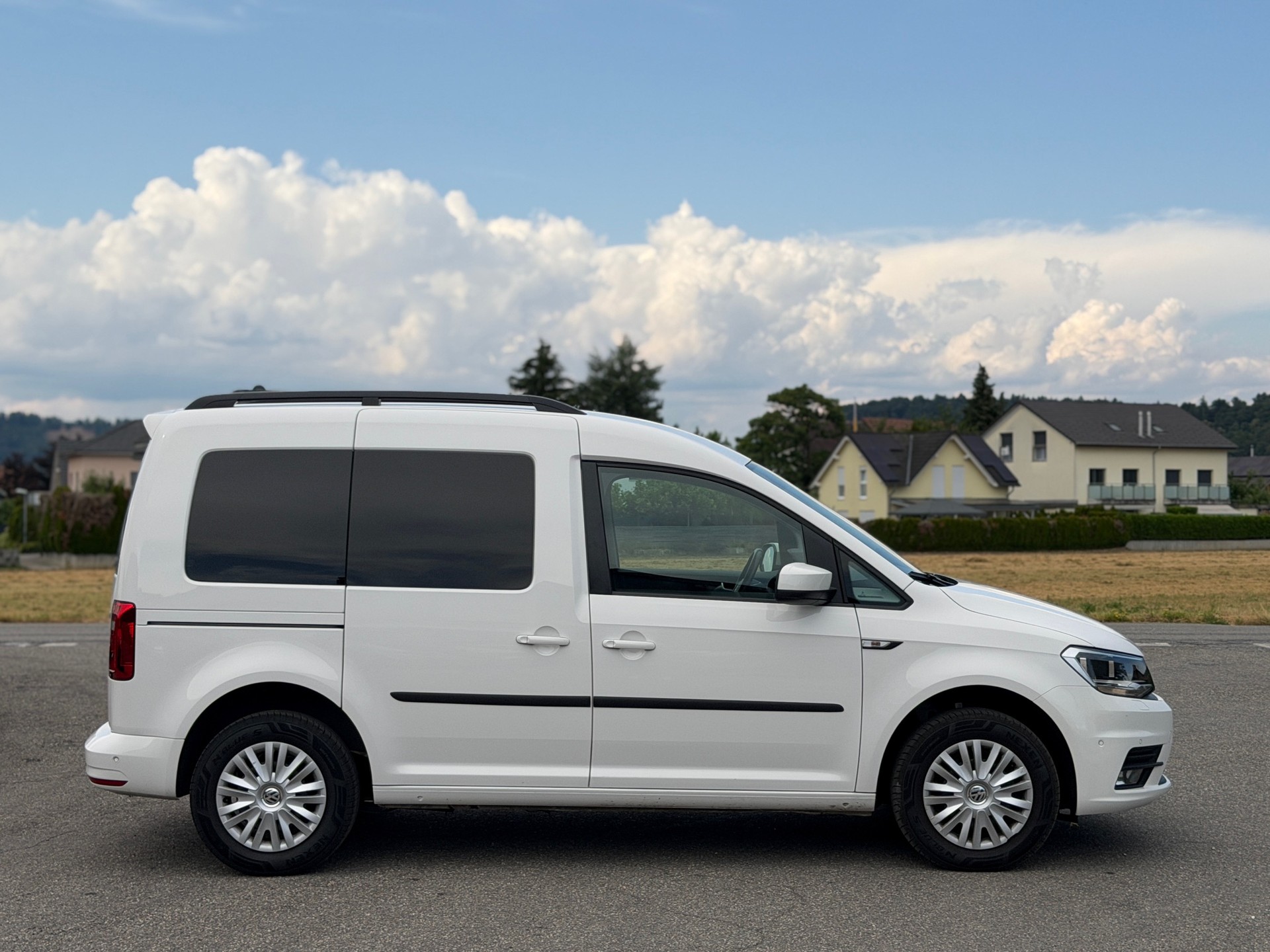VW Caddy 2.0 TDI Highline DSG-image-11