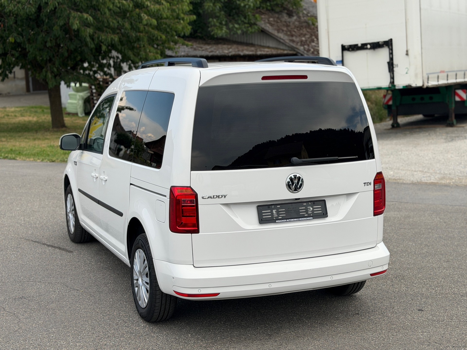 VW Caddy 2.0 TDI Highline DSG-image-15