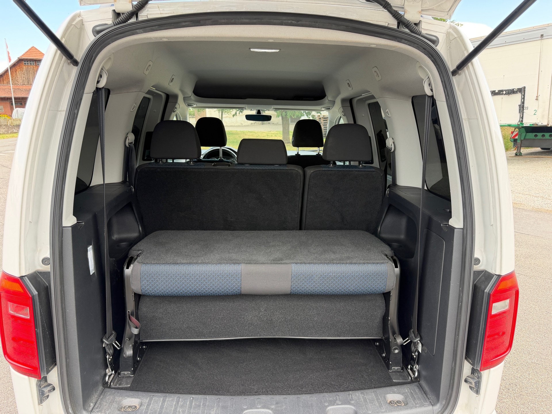 VW Caddy 2.0 TDI Highline DSG-image-7