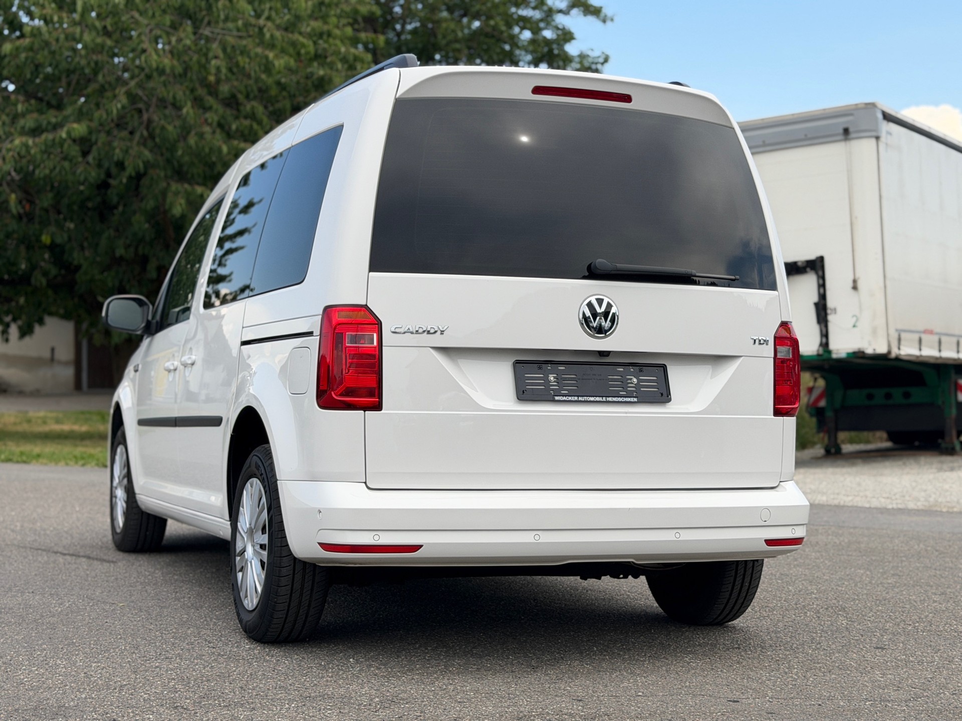 VW Caddy 2.0 TDI Highline DSG-image-5