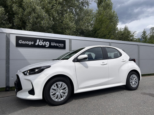 TOYOTA Yaris 1.5 Comfort e-CVT