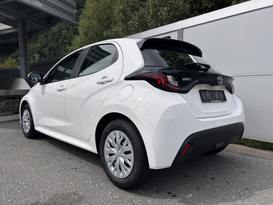 TOYOTA Yaris 1.5 Comfort e-CVT-image-3