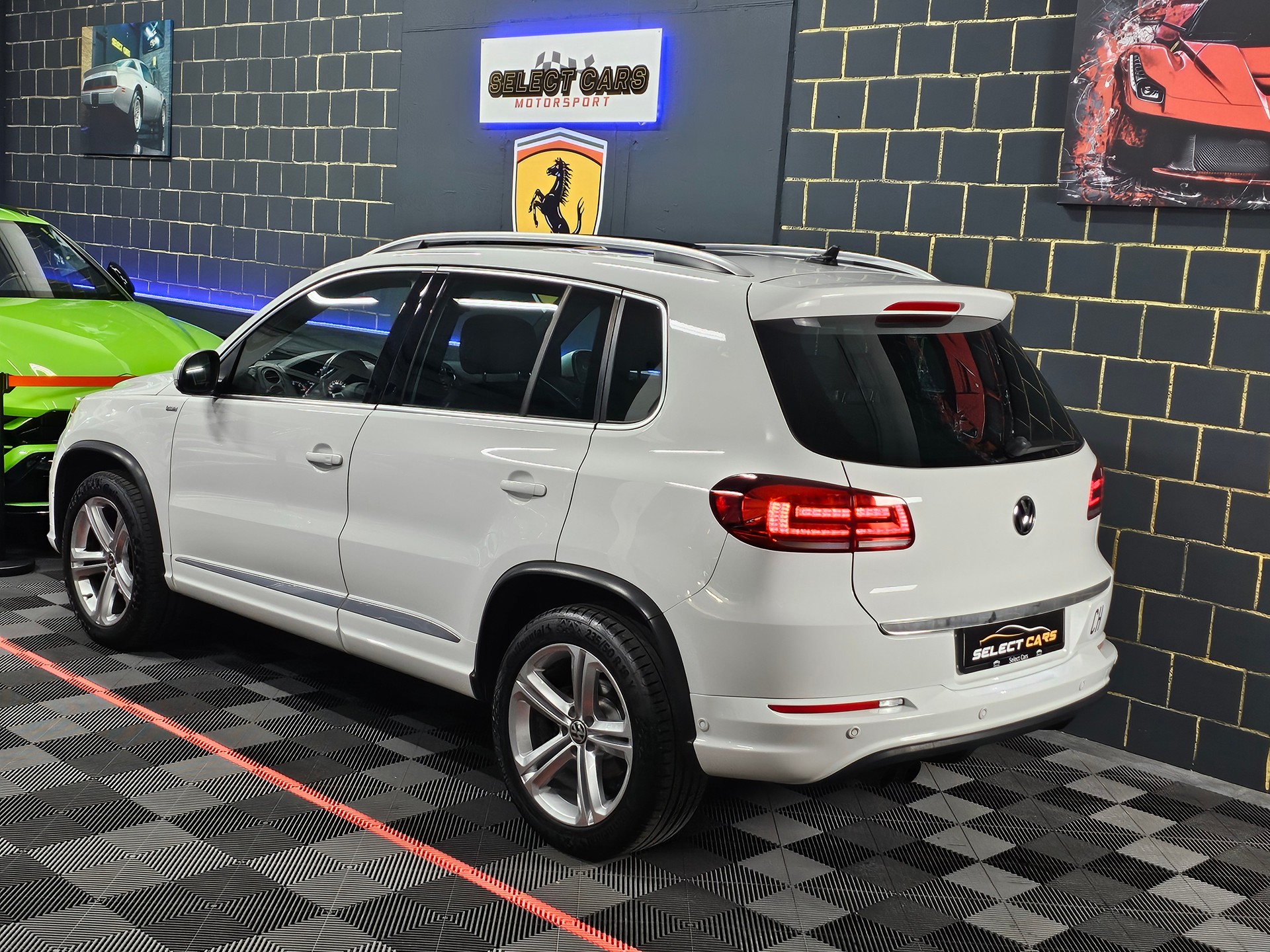 VW Tiguan 2.0 TSI R-Line Design 4Motion DSG-image-5