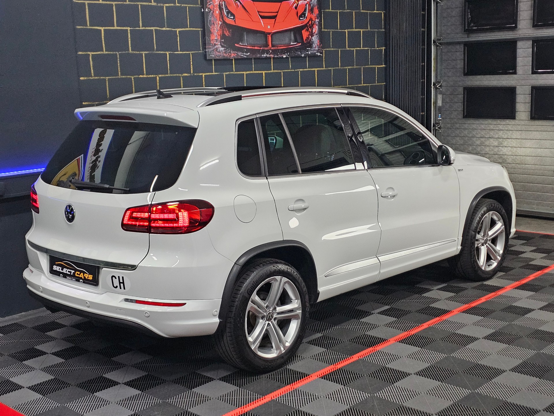 VW Tiguan 2.0 TSI R-Line Design 4Motion DSG-image-2