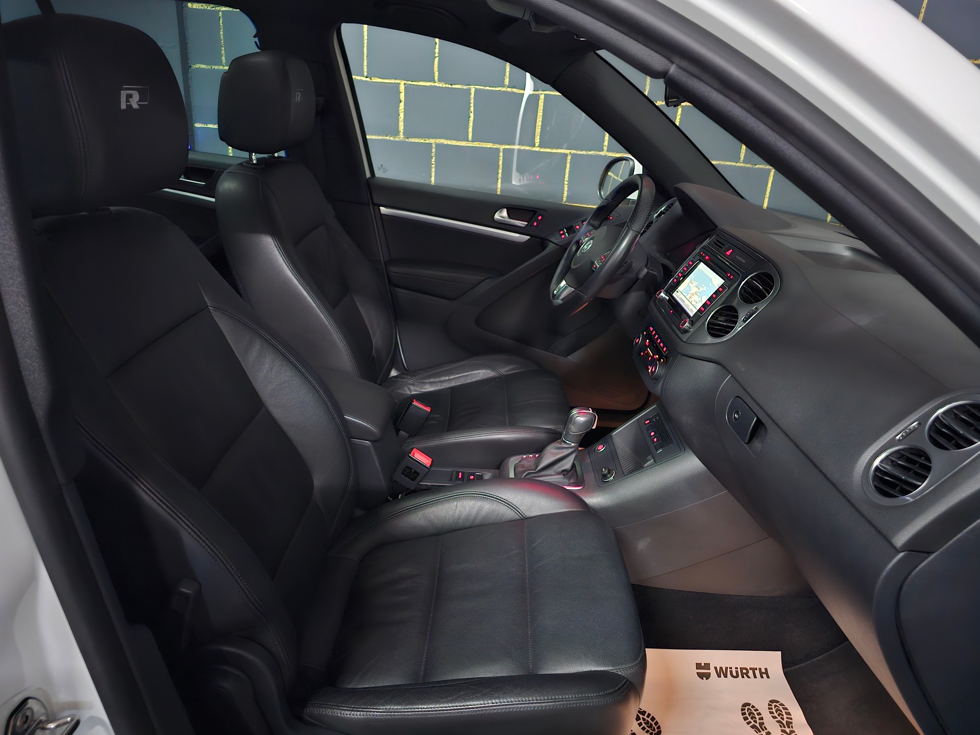 VW Tiguan 2.0 TSI R-Line Design 4Motion DSG-image-9