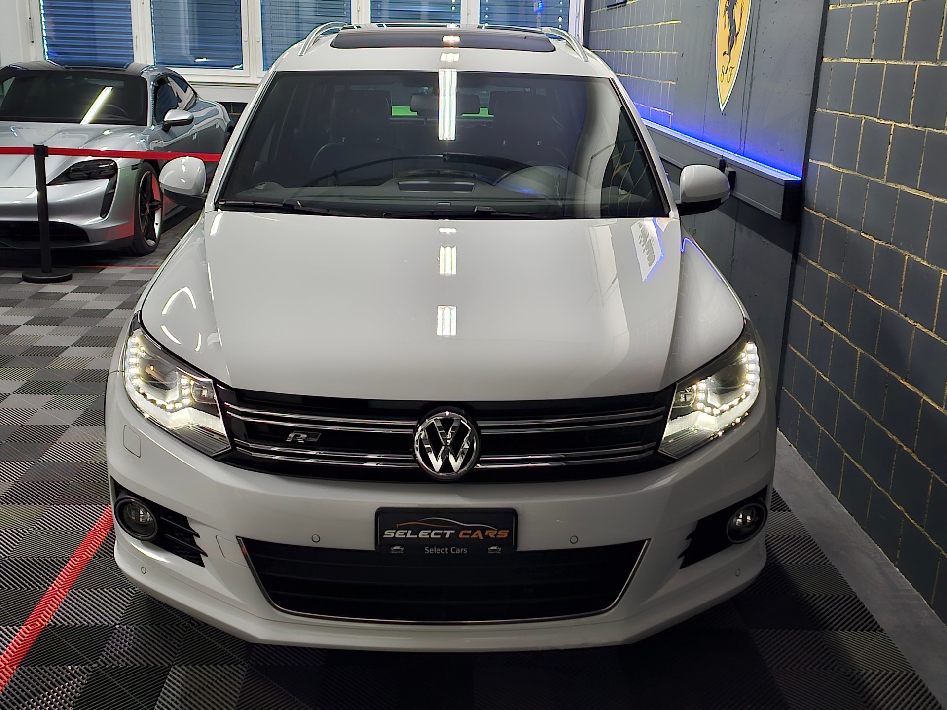 VW Tiguan 2.0 TSI R-Line Design 4Motion DSG-image-6