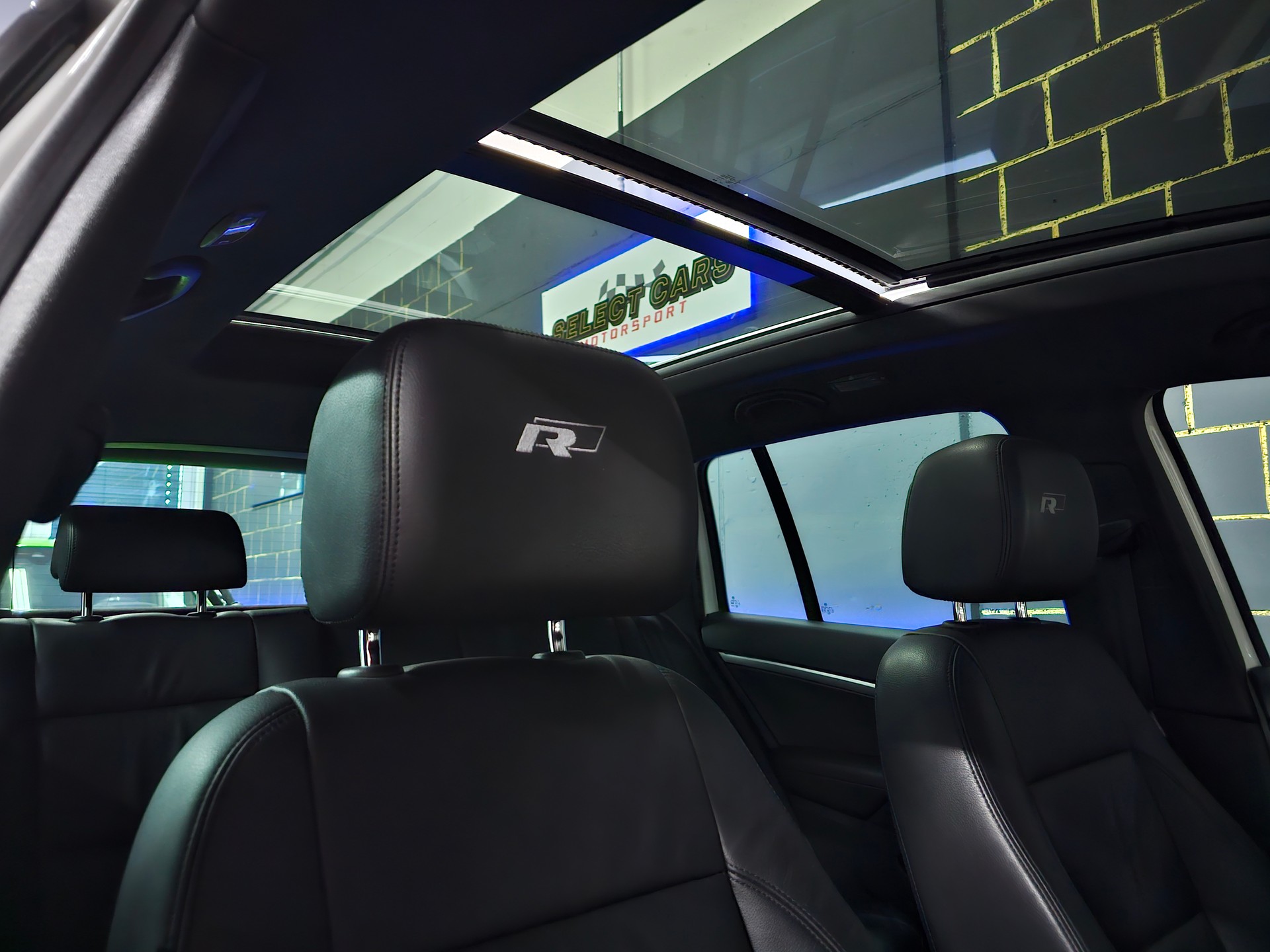 VW Tiguan 2.0 TSI R-Line Design 4Motion DSG-image-13