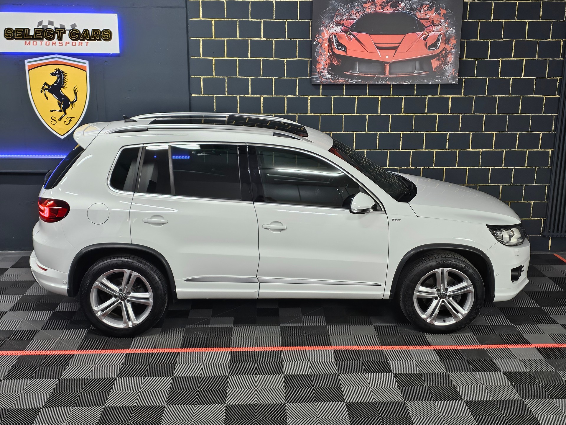 VW Tiguan 2.0 TSI R-Line Design 4Motion DSG-image-4