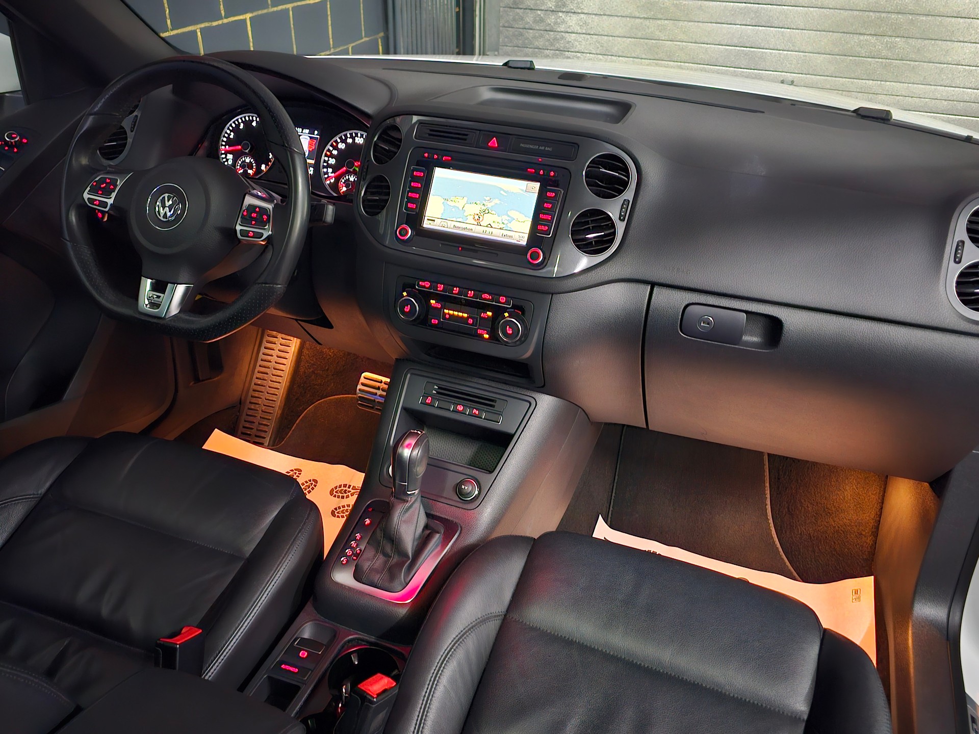 VW Tiguan 2.0 TSI R-Line Design 4Motion DSG-image-8