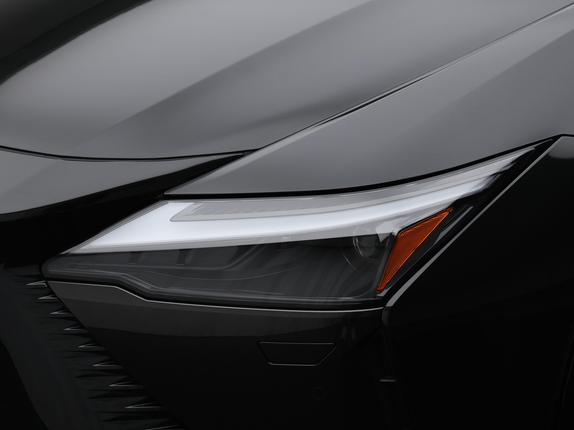 LEXUS RZ 450e Excellence-image-17