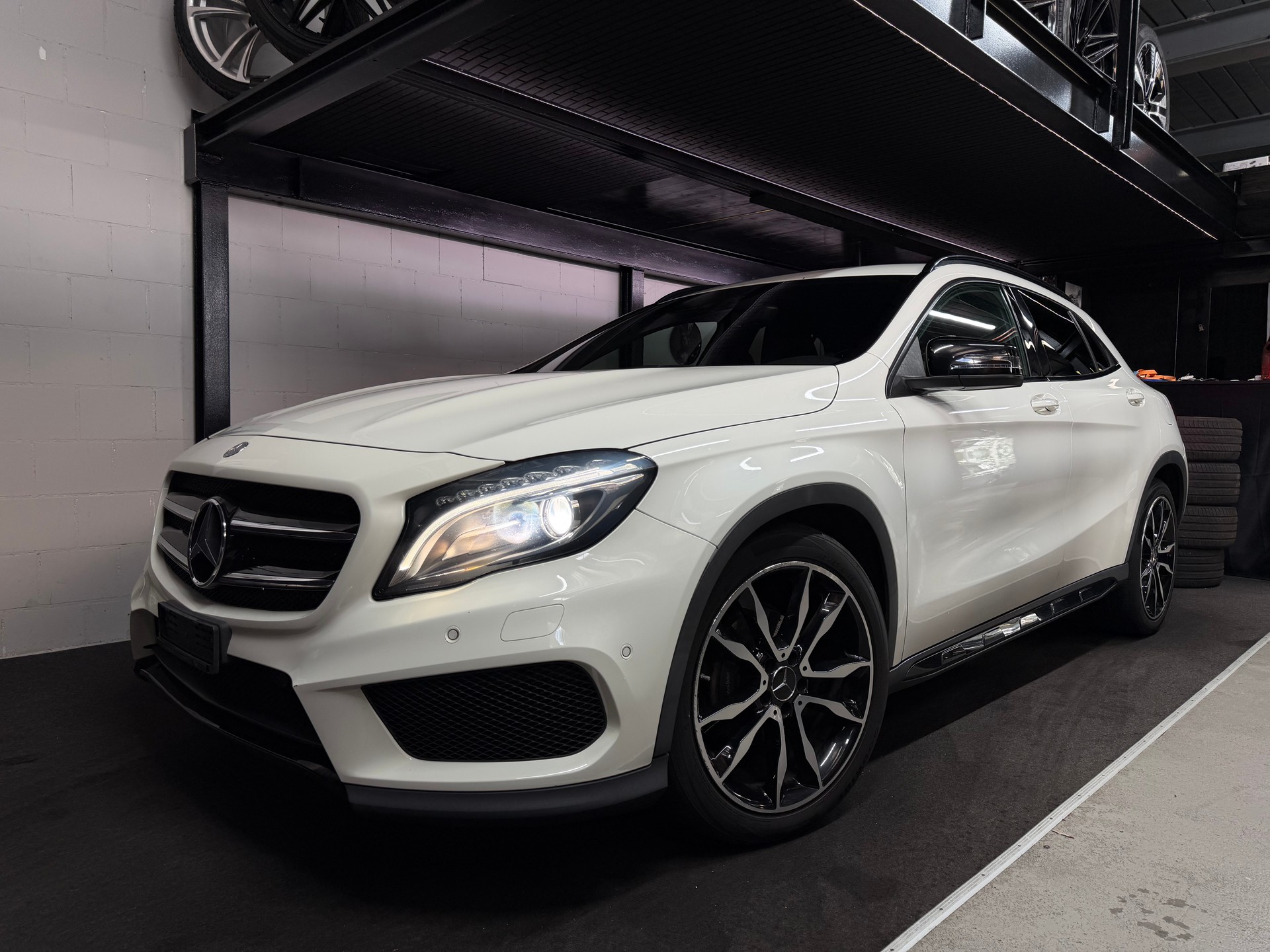 MERCEDES-BENZ GLA 200 AMG Line 7G-DCT-image-1