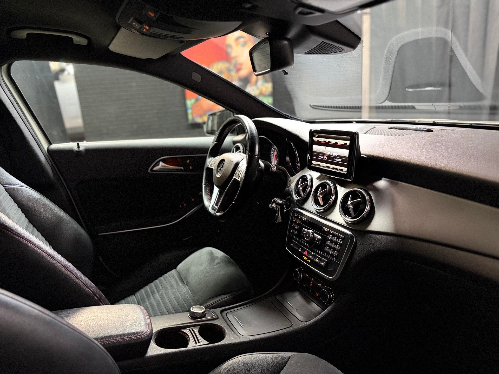 MERCEDES-BENZ GLA 200 AMG Line 7G-DCT-image-9