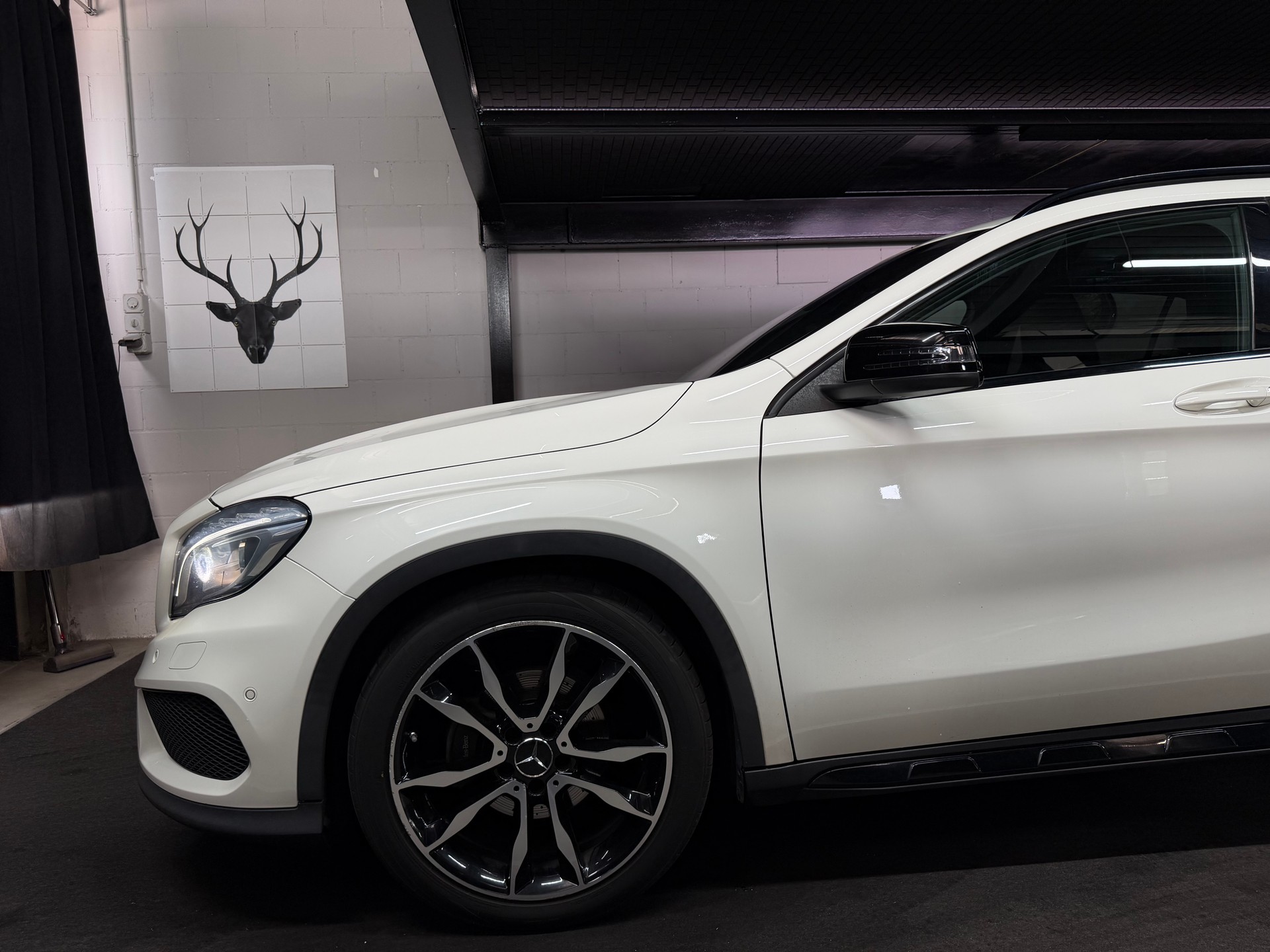 MERCEDES-BENZ GLA 200 AMG Line 7G-DCT-image-3