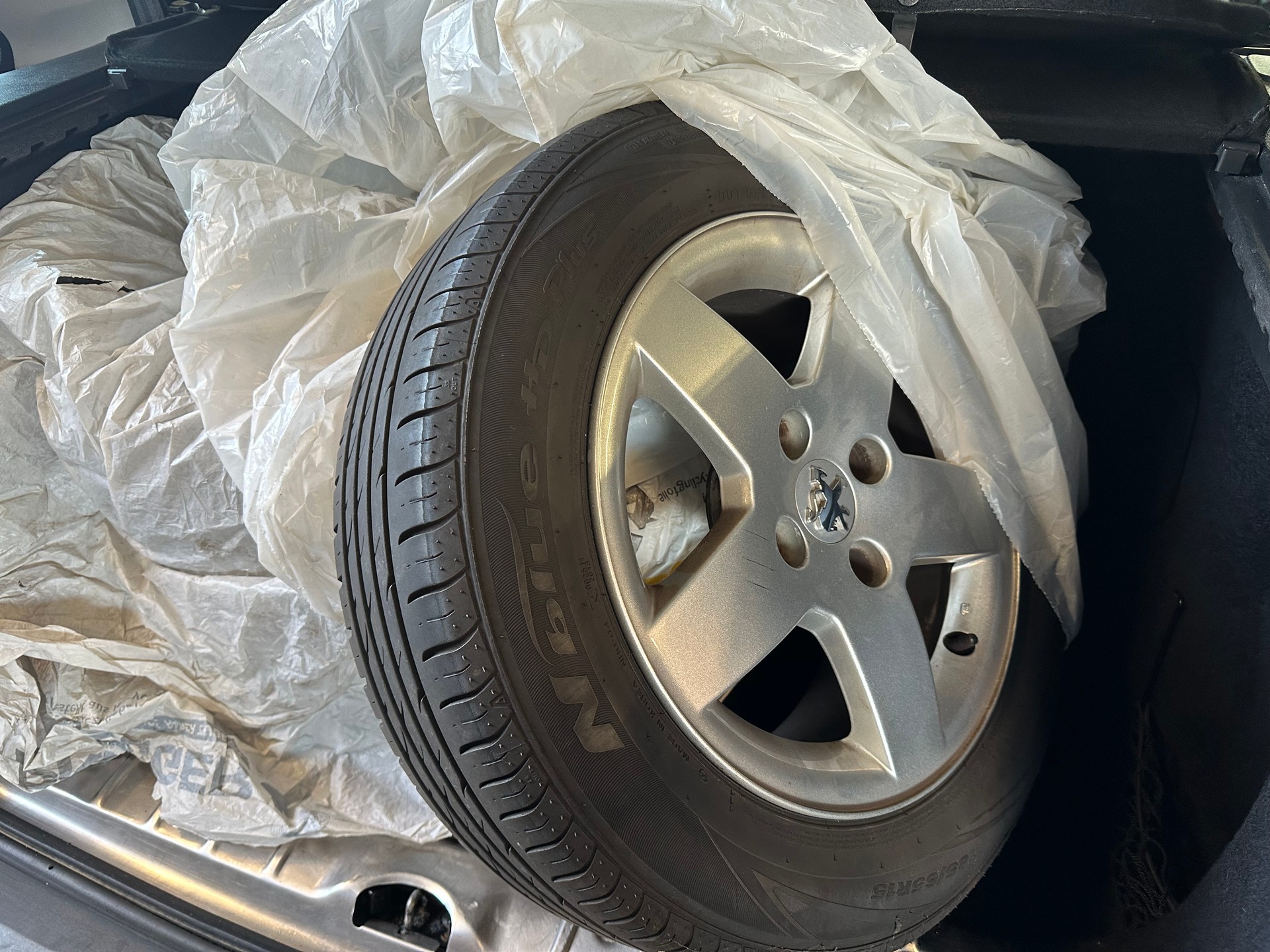 PEUGEOT 207 SW 1.4 16V Millesim 200-image-12
