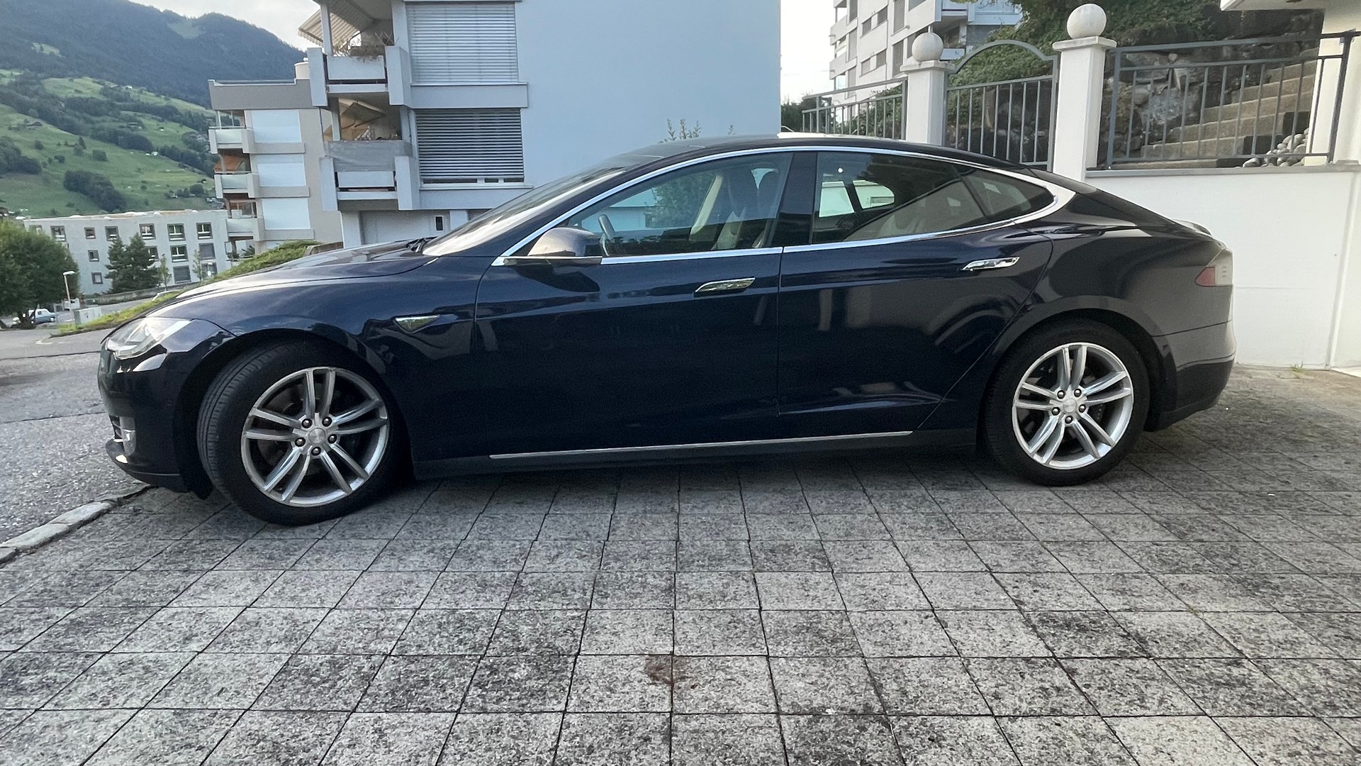 TESLA 85-image-4