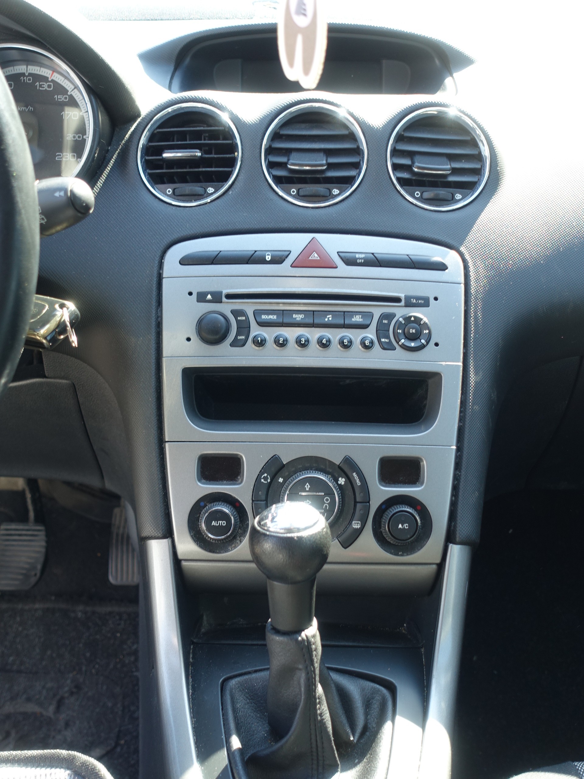 PEUGEOT 308 1.6 16V VTI Sport-image-4