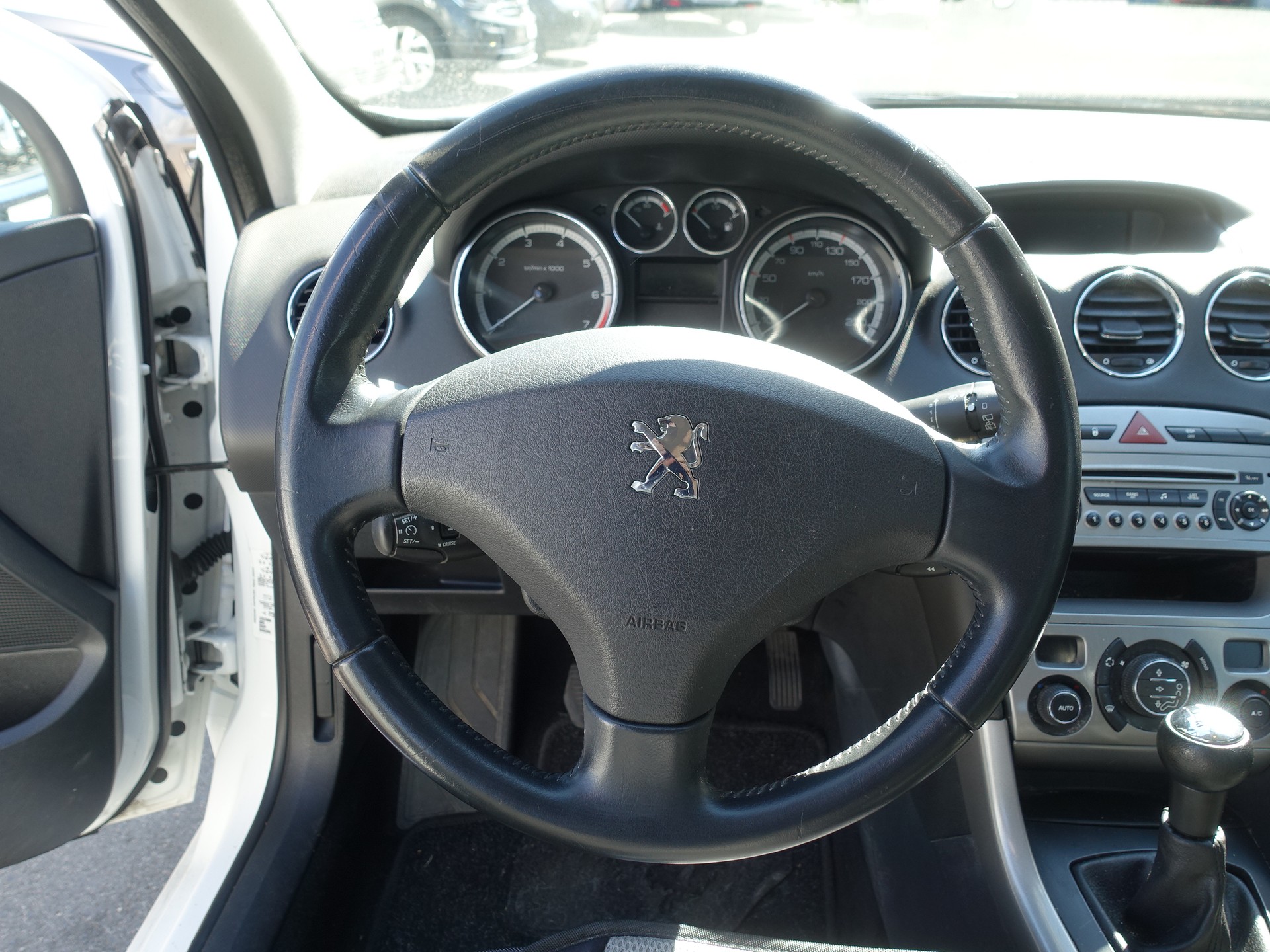 PEUGEOT 308 1.6 16V VTI Sport-image-6