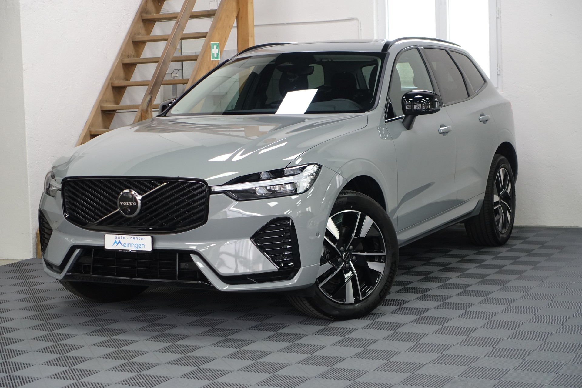 VOLVO XC60 2.0 B5 MH Plus Dark AWD *neues Modell*-image-0