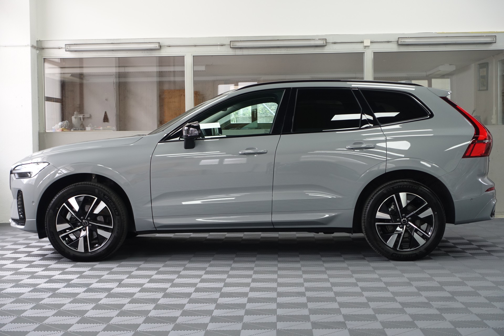 VOLVO XC60 2.0 B5 MH Plus Dark AWD *neues Modell*-image-3