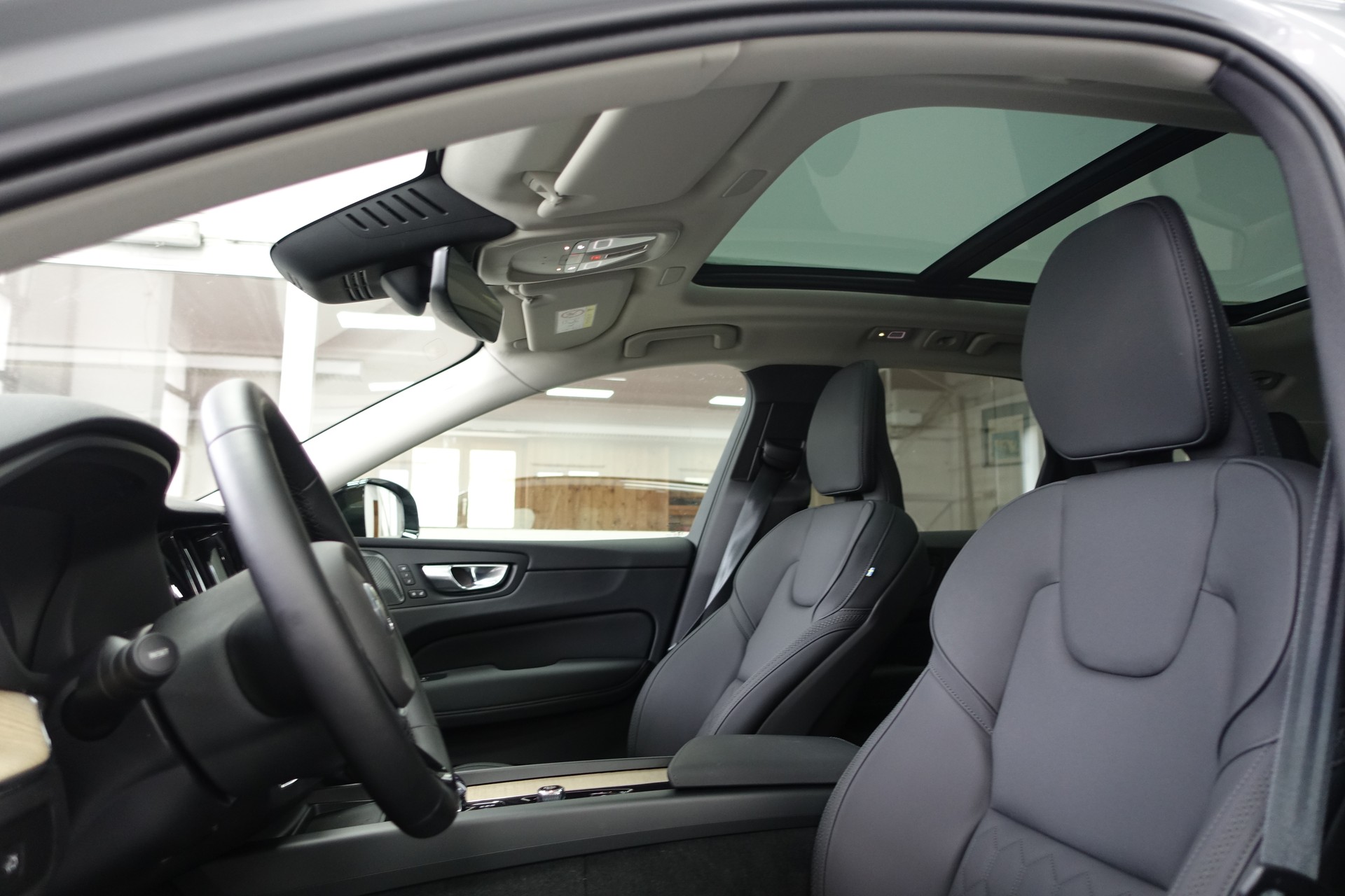 VOLVO XC60 2.0 B5 MH Plus Dark AWD *neues Modell*-image-12