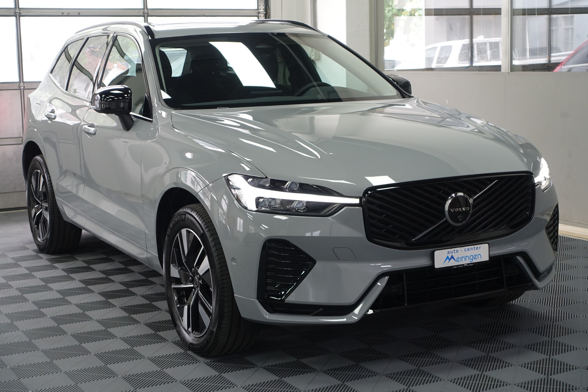 VOLVO XC60 2.0 B5 MH Plus Dark AWD *neues Modell*-image-1