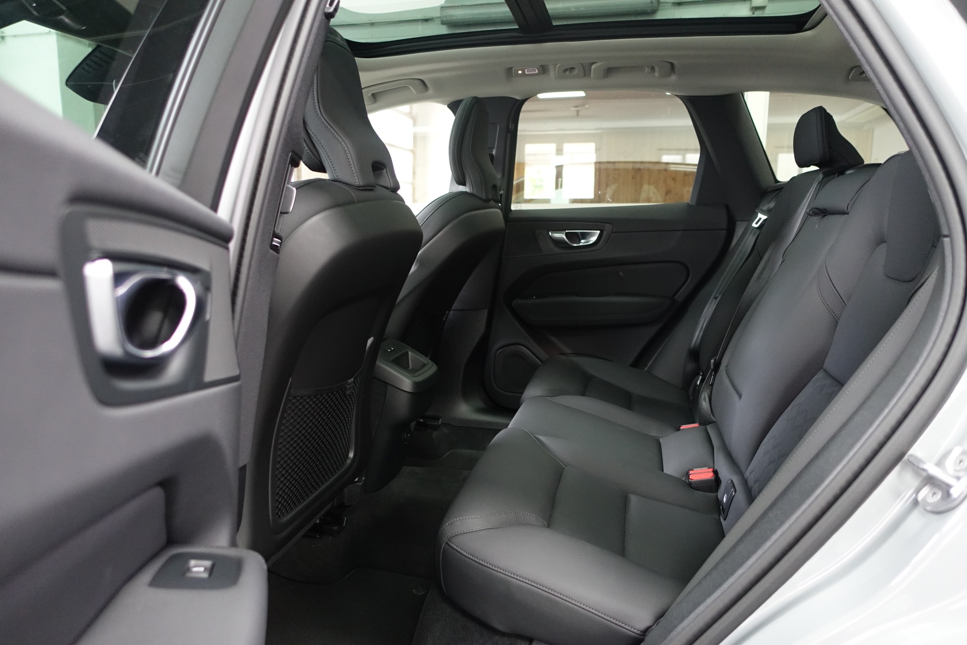 VOLVO XC60 2.0 B5 MH Plus Dark AWD *neues Modell*-image-16