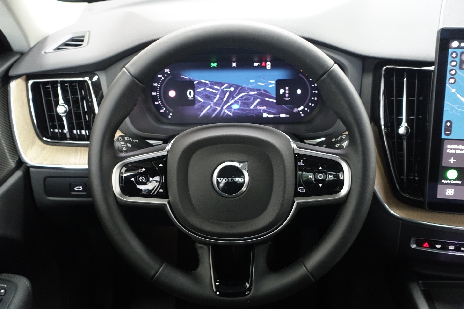 VOLVO XC60 2.0 B5 MH Plus Dark AWD *neues Modell*-image-18