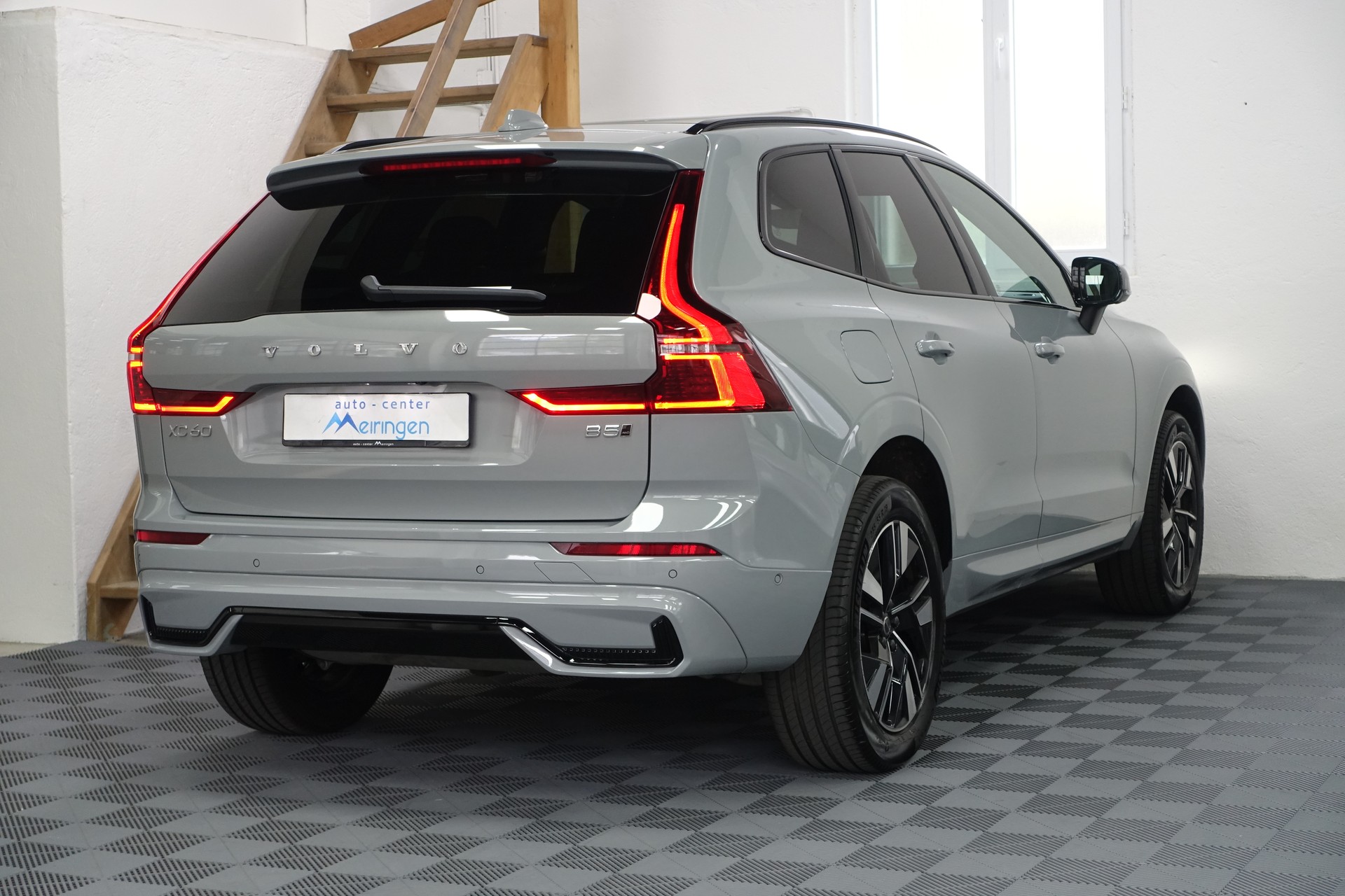 VOLVO XC60 2.0 B5 MH Plus Dark AWD *neues Modell*-image-5