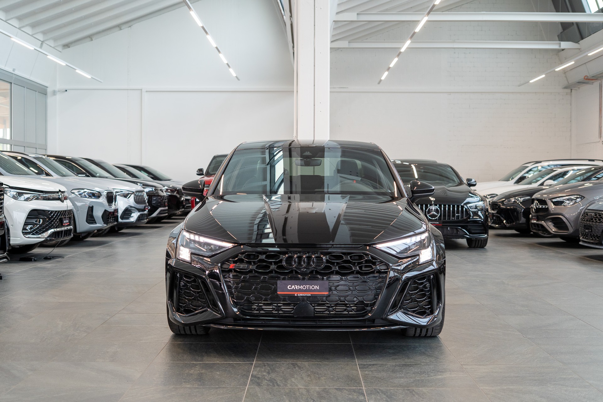 AUDI RS3 Limousine 2.5 TFSI quattro S-Tronic / Alcantara-Lenkrad / Bang&Olufsen / Rückfahrkamera-image-1
