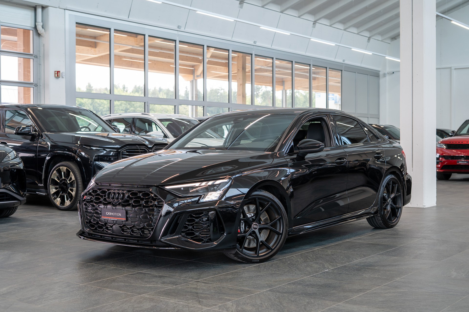 AUDI RS3 Limousine 2.5 TFSI quattro S-Tronic / Alcantara-Lenkrad / Bang&Olufsen / Rückfahrkamera-image-0