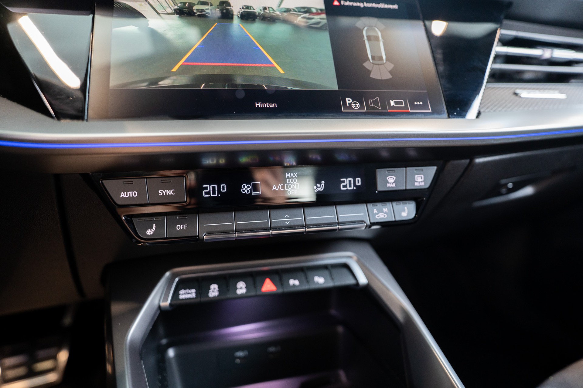 AUDI RS3 Limousine 2.5 TFSI quattro S-Tronic / Alcantara-Lenkrad / Bang&Olufsen / Rückfahrkamera-image-21