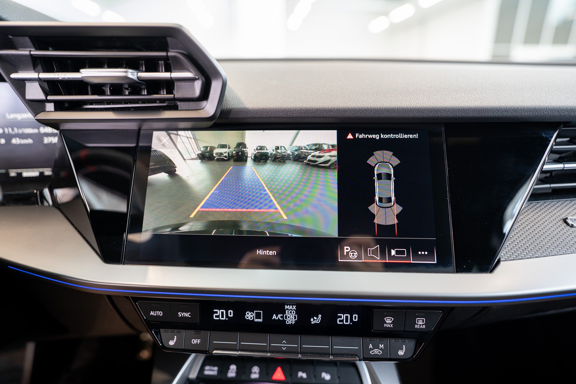 AUDI RS3 Limousine 2.5 TFSI quattro S-Tronic / Alcantara-Lenkrad / Bang&Olufsen / Rückfahrkamera-image-20
