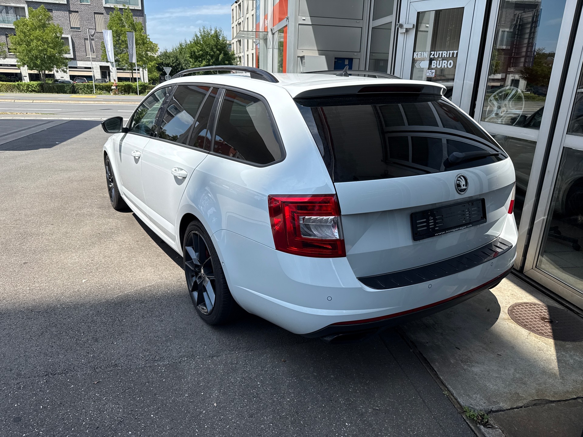 SKODA Octavia Combi 2.0 TSI RS DSG-image-2